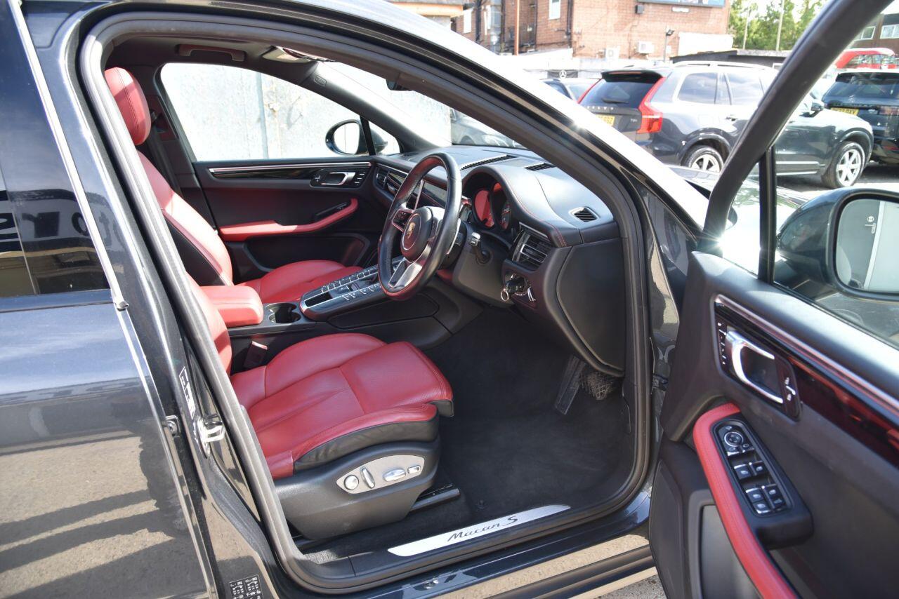 Porsche Macan view 19