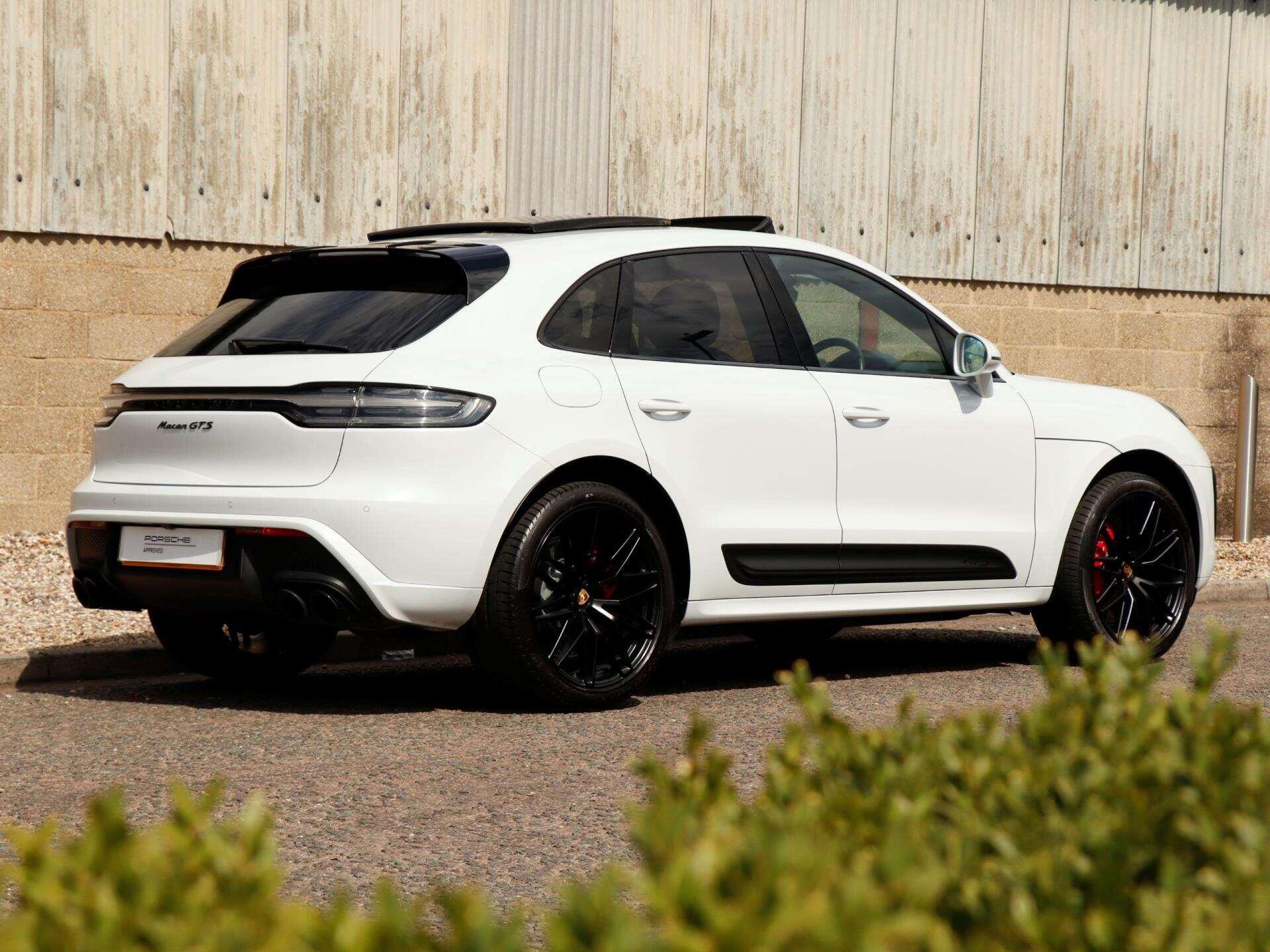 Porsche Macan view 38