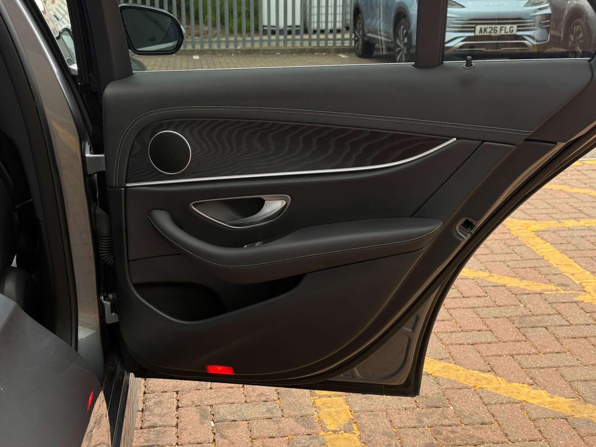 Mercedes-Benz E Class view 31