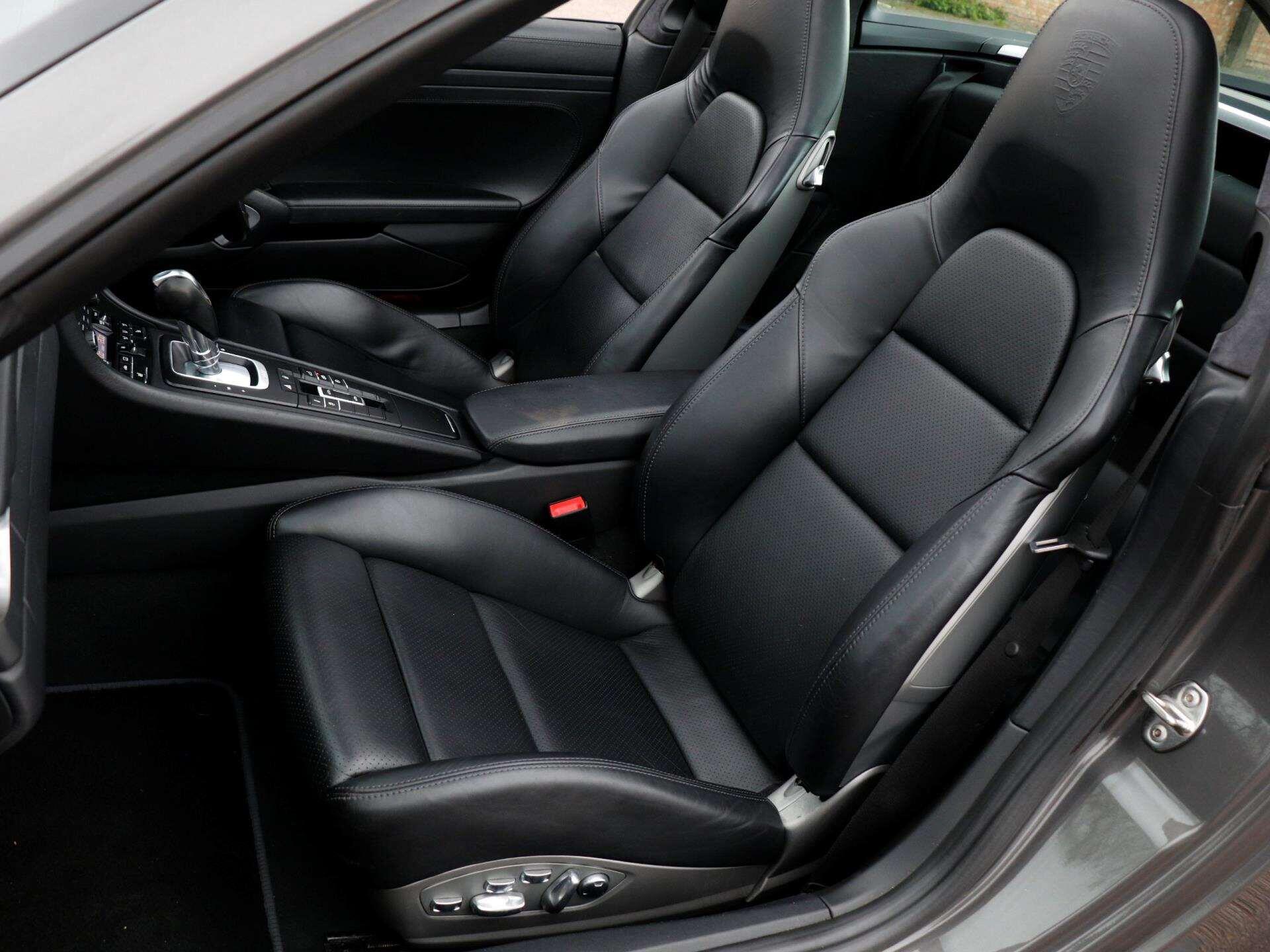 Porsche 911 view 26