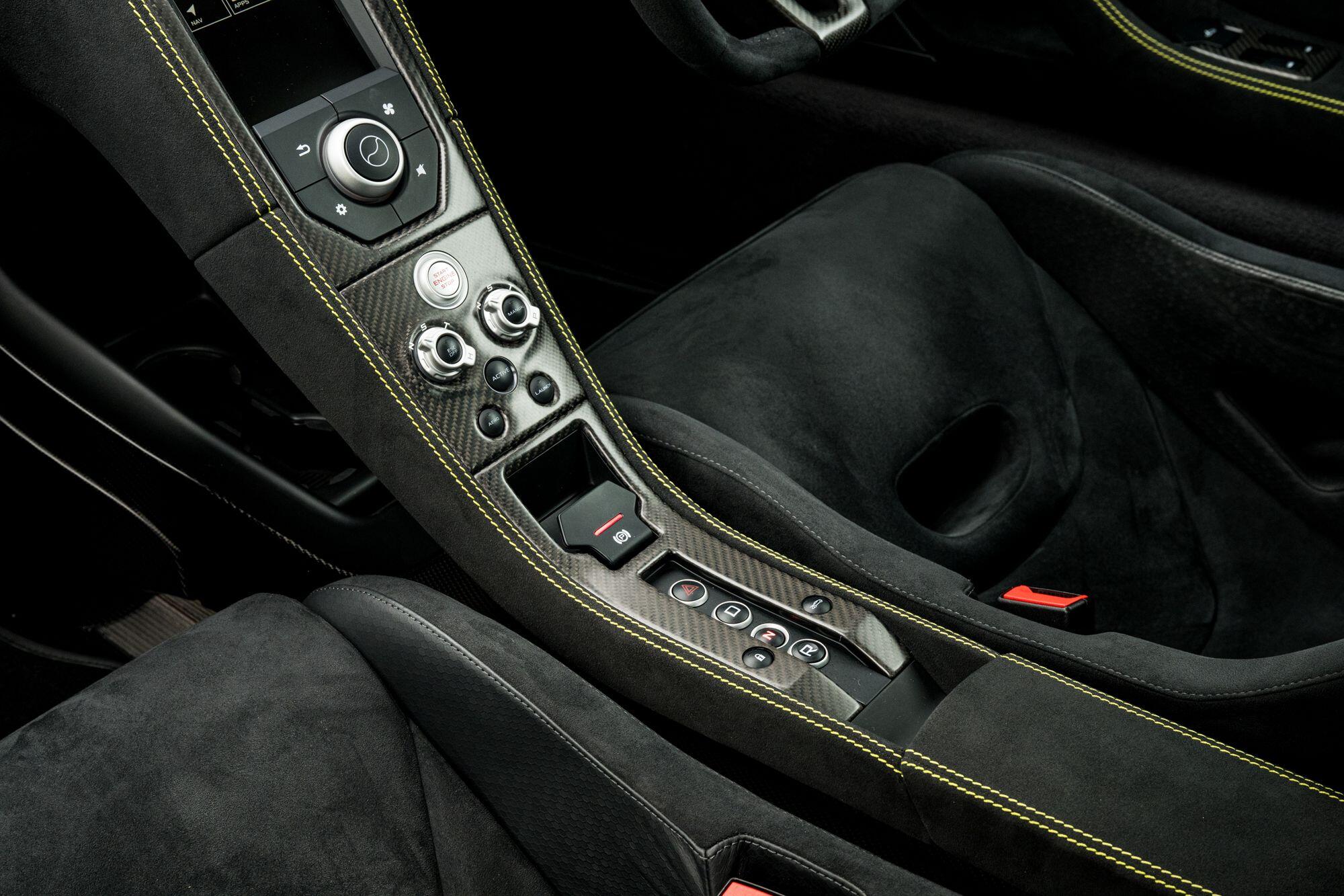 McLaren 675LT view 44