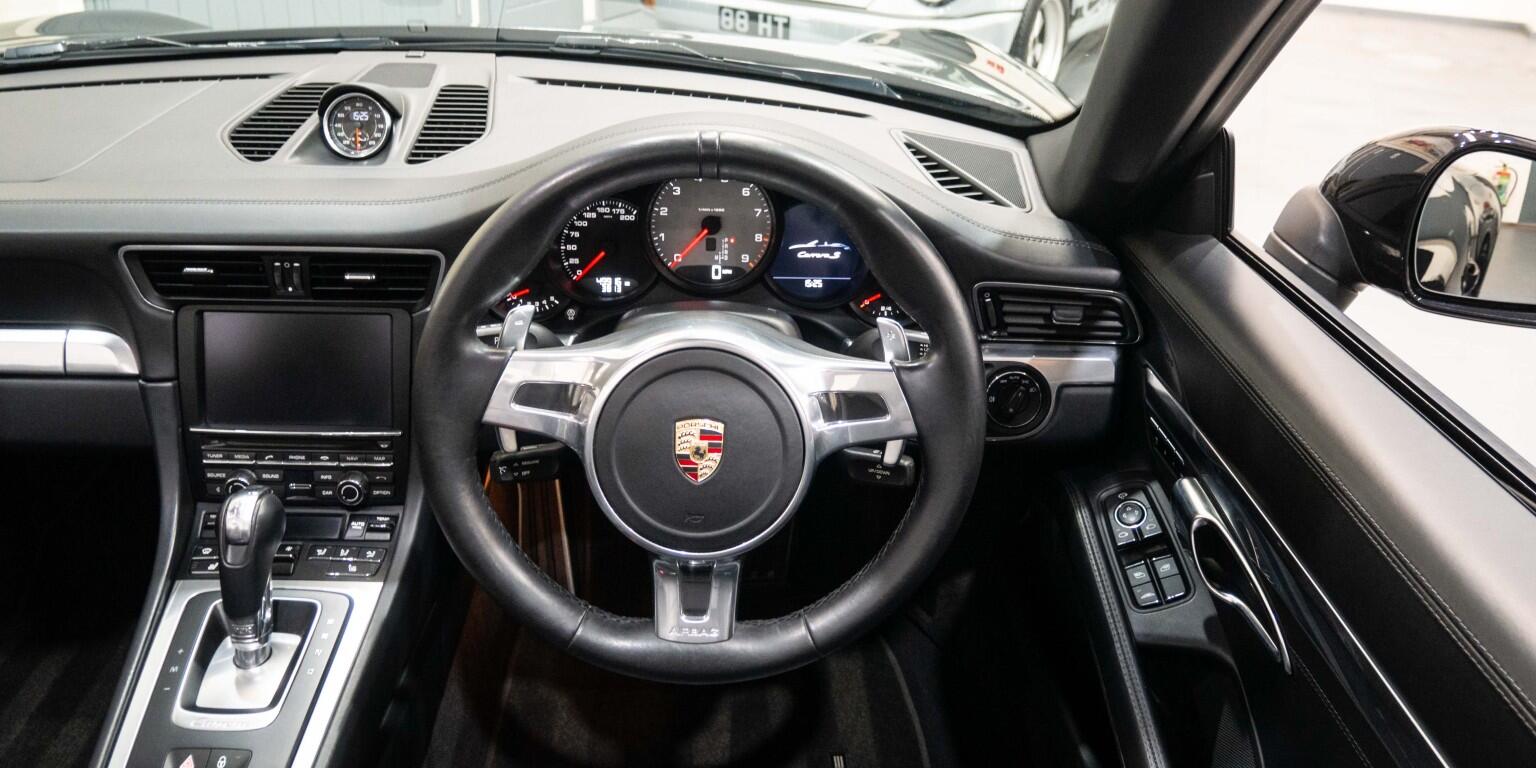 Porsche 911 view 22