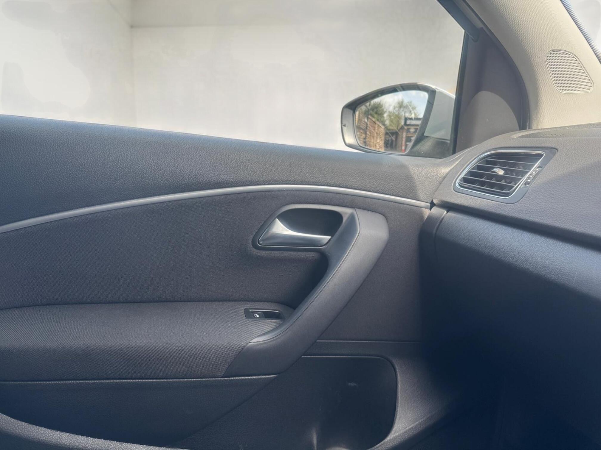 Volkswagen Polo view 26