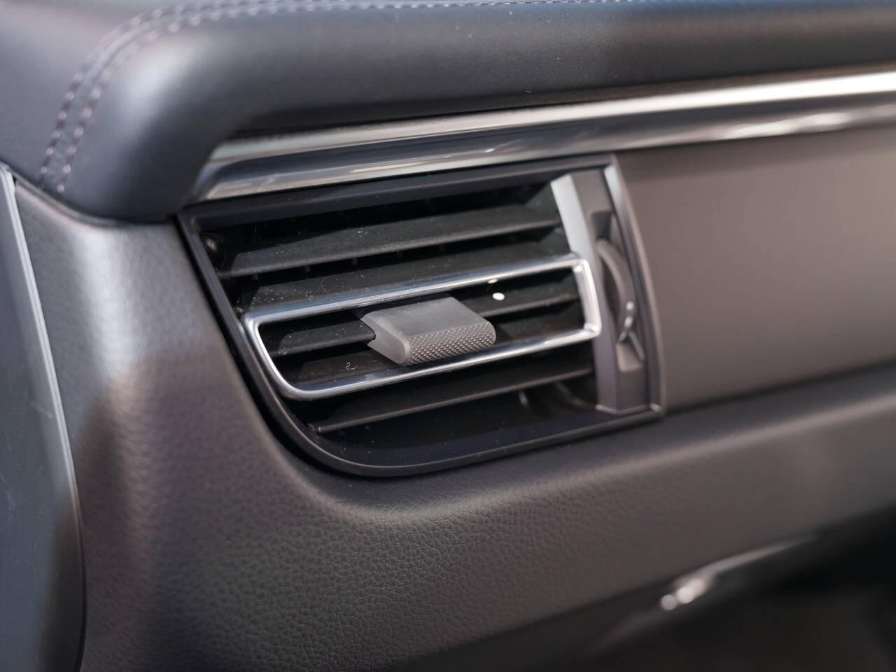 Porsche Macan view 41