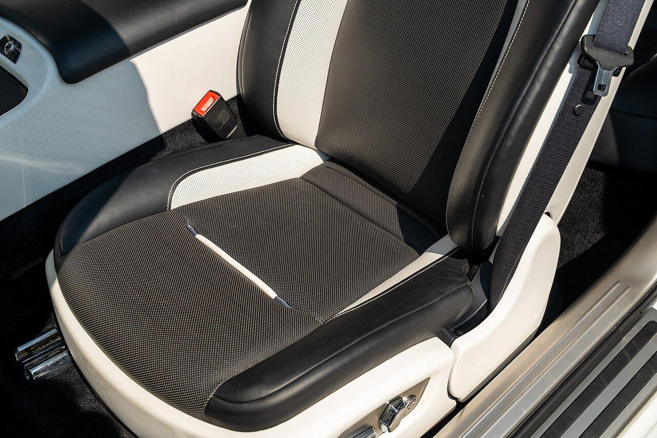 Rolls-Royce Dawn view 84