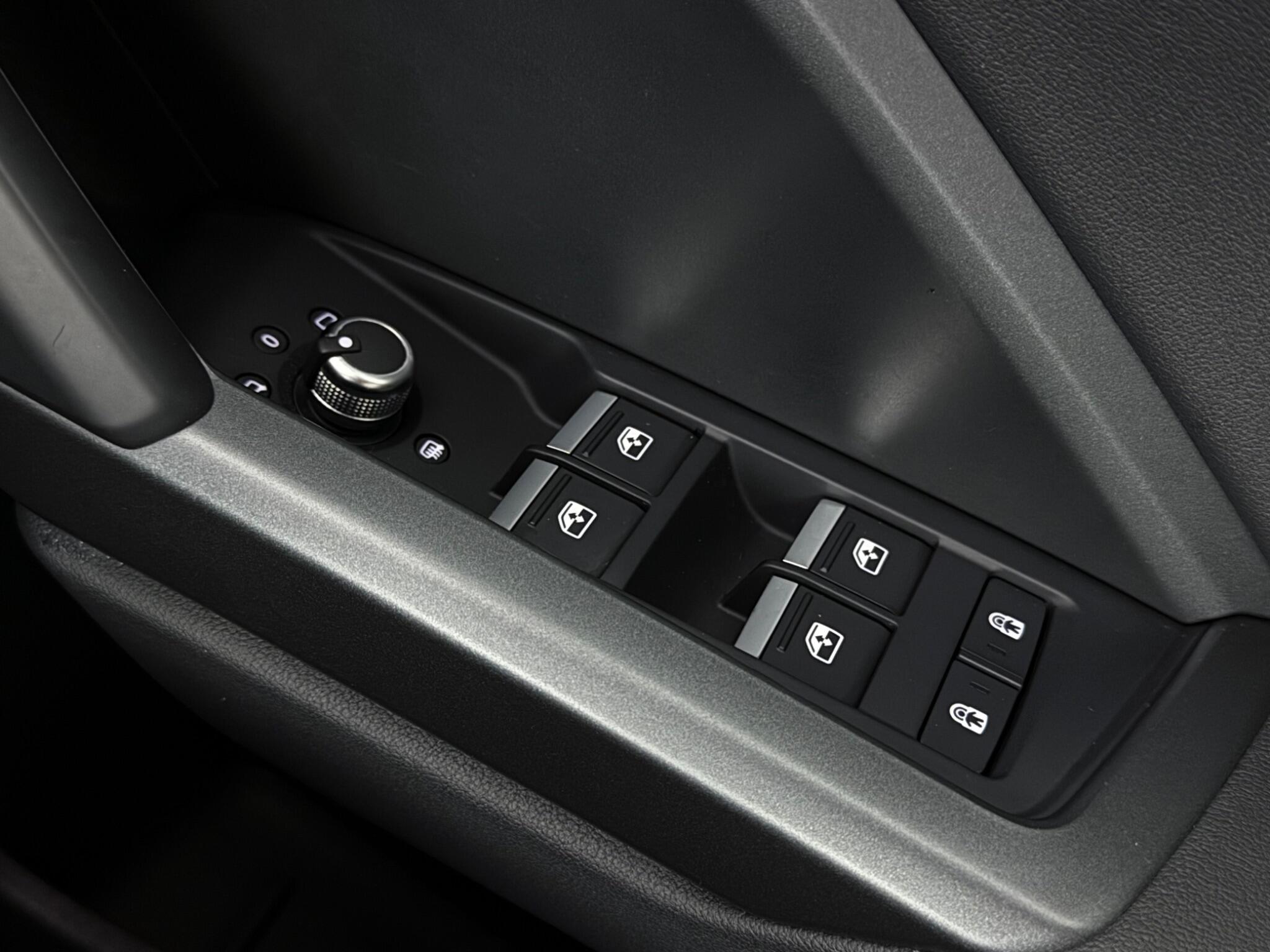 Audi Q3 view 19