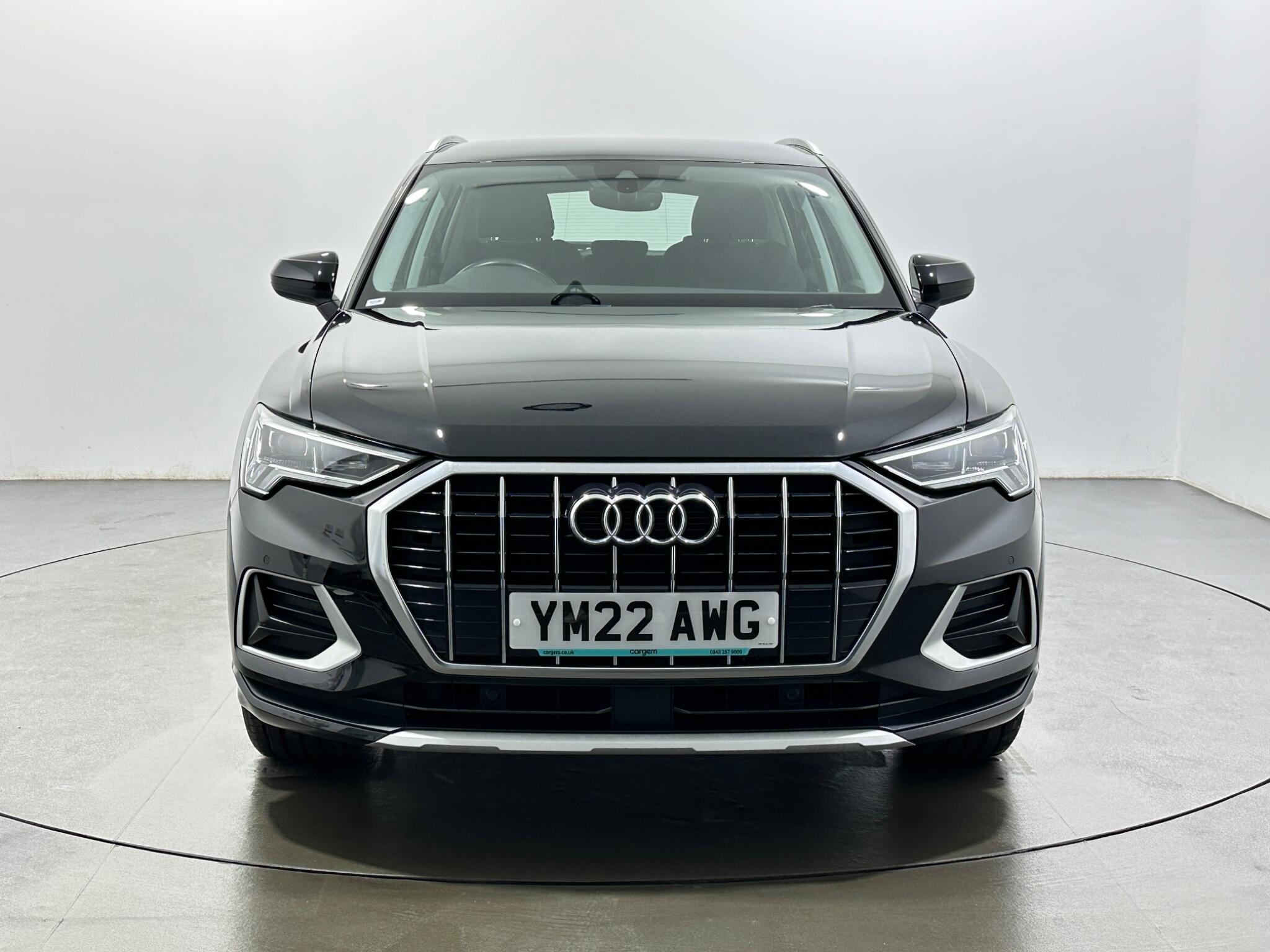 Audi Q3 view 3