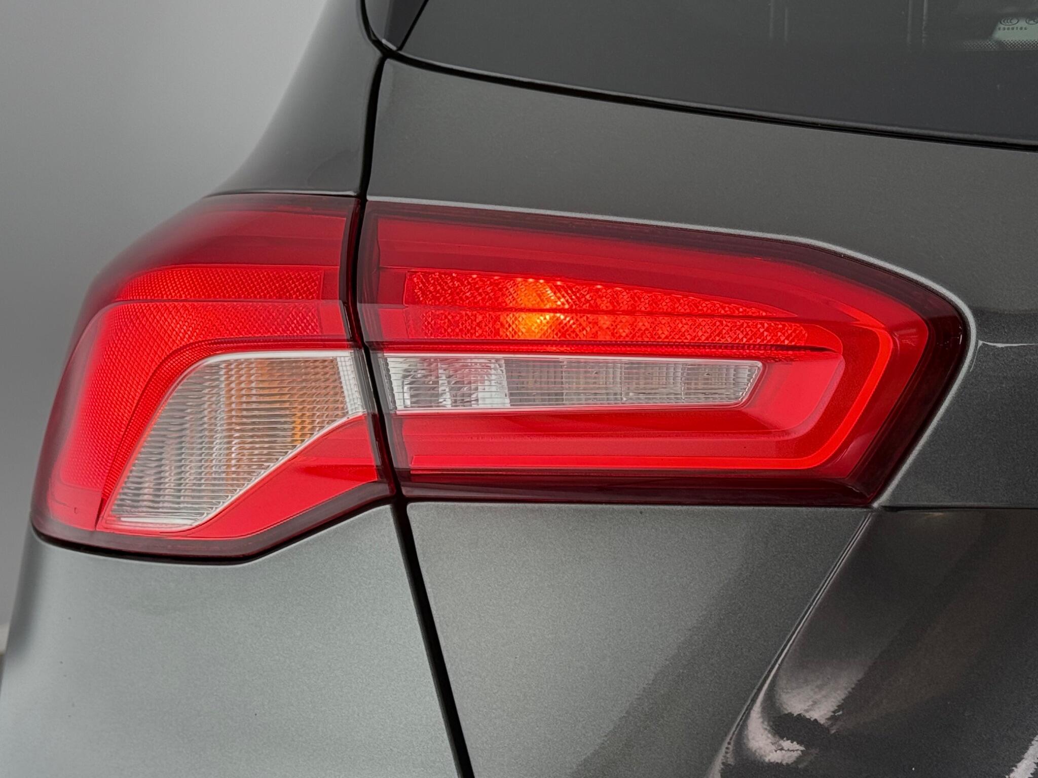 Ford Focus view 6