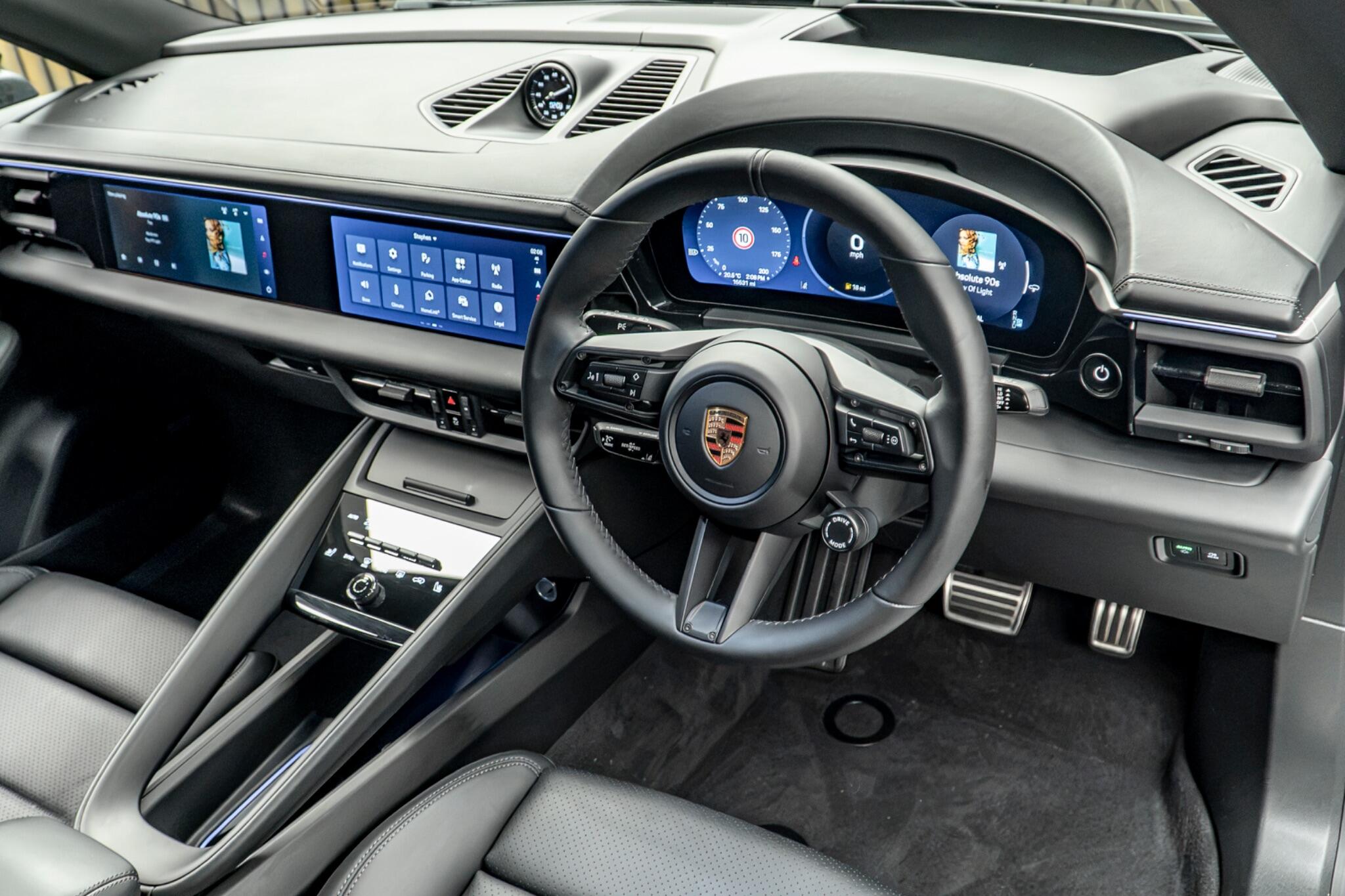 Porsche Macan view 23