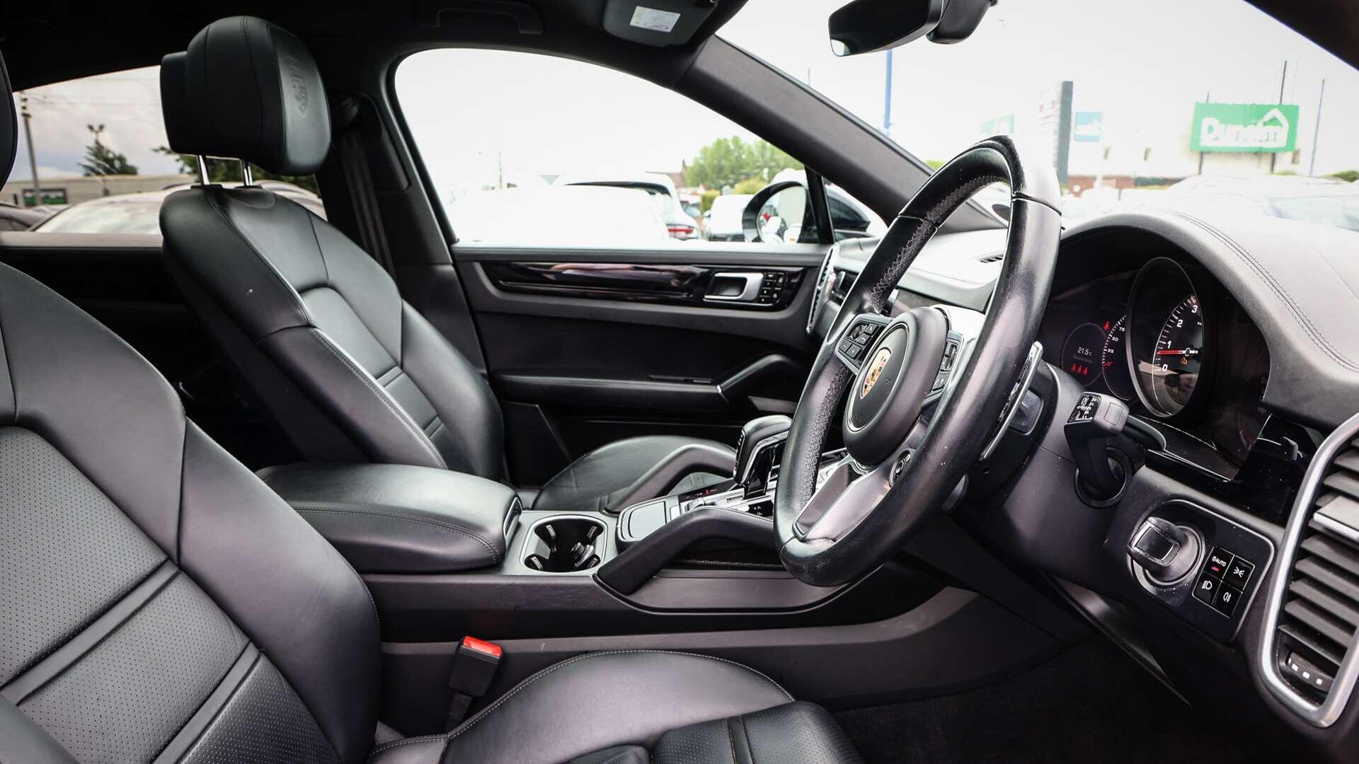 Porsche Cayenne view 13