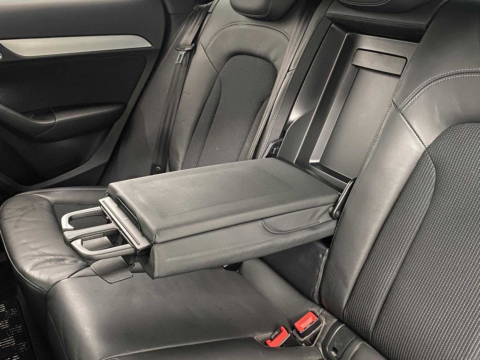Audi Q3 view 35