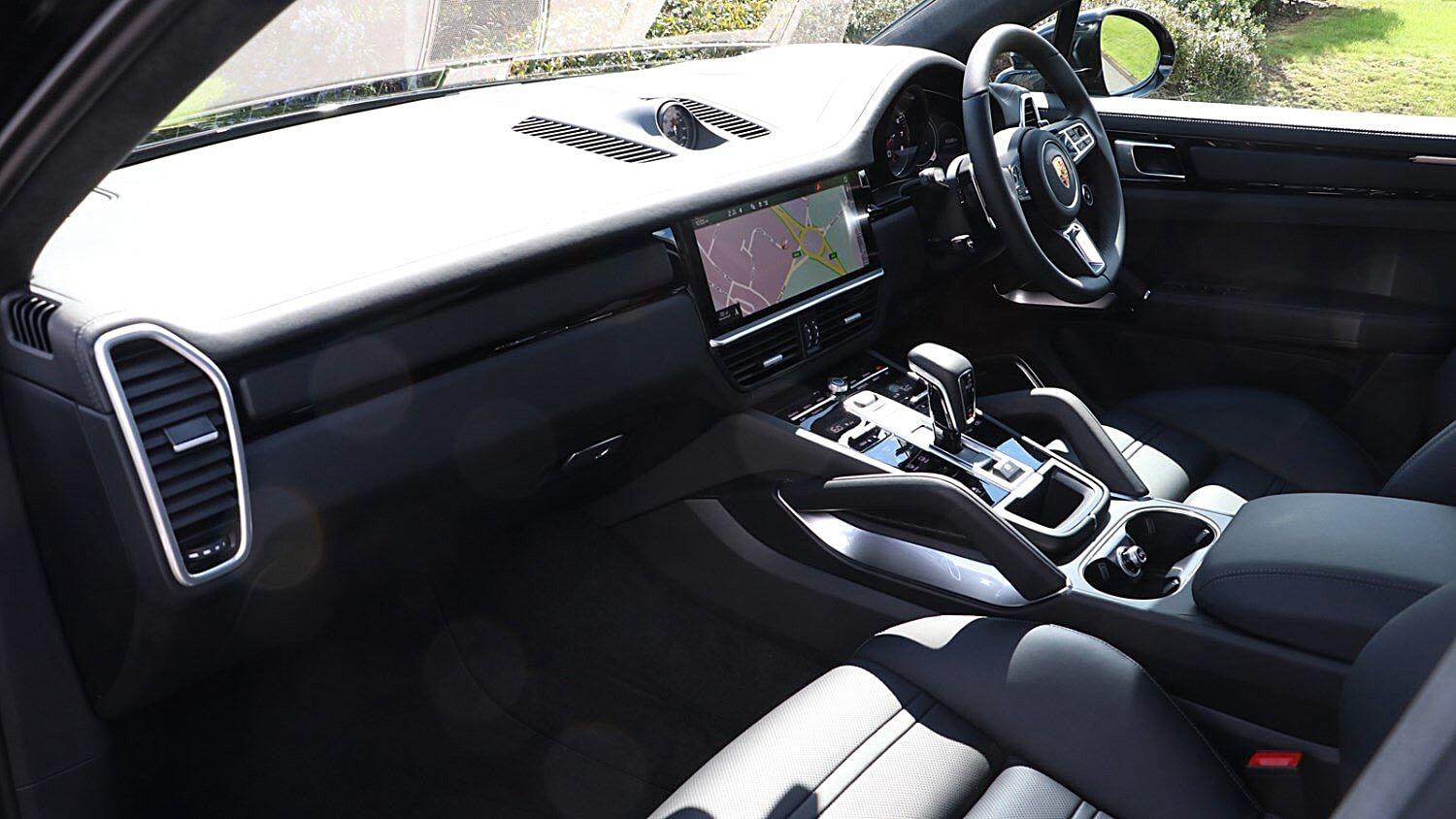 Porsche Cayenne view 3
