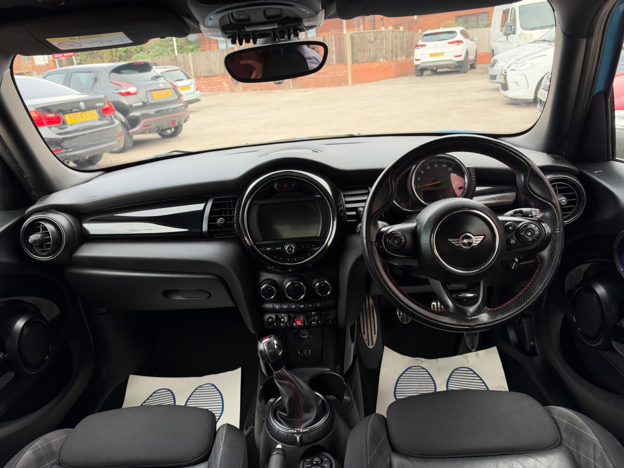 Mini Hatch view 9