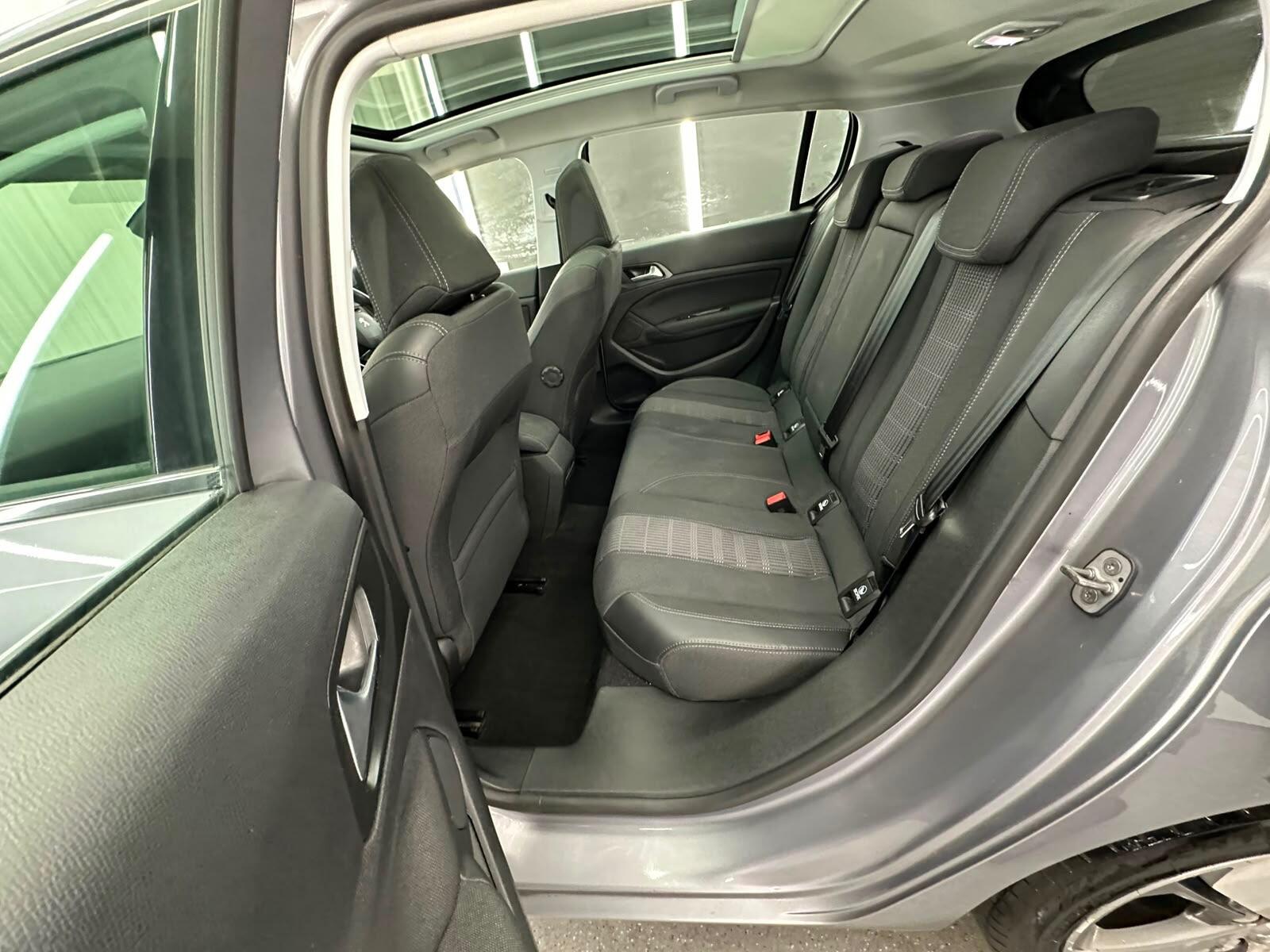 Peugeot 308 view 34