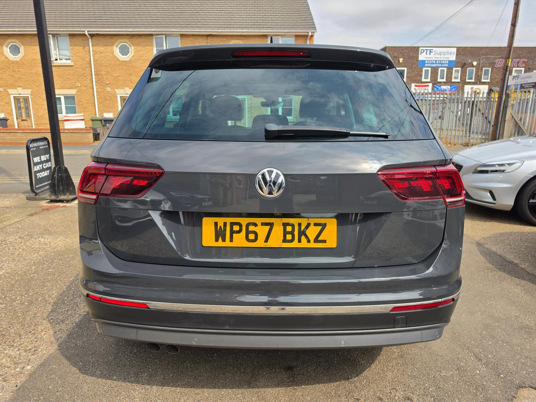 Volkswagen Tiguan view 5