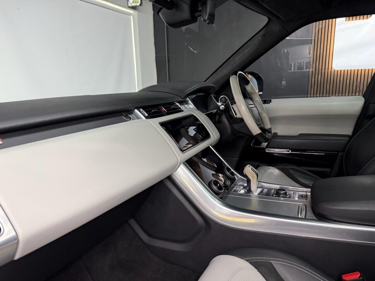 Land Rover Range Rover Sport view 40