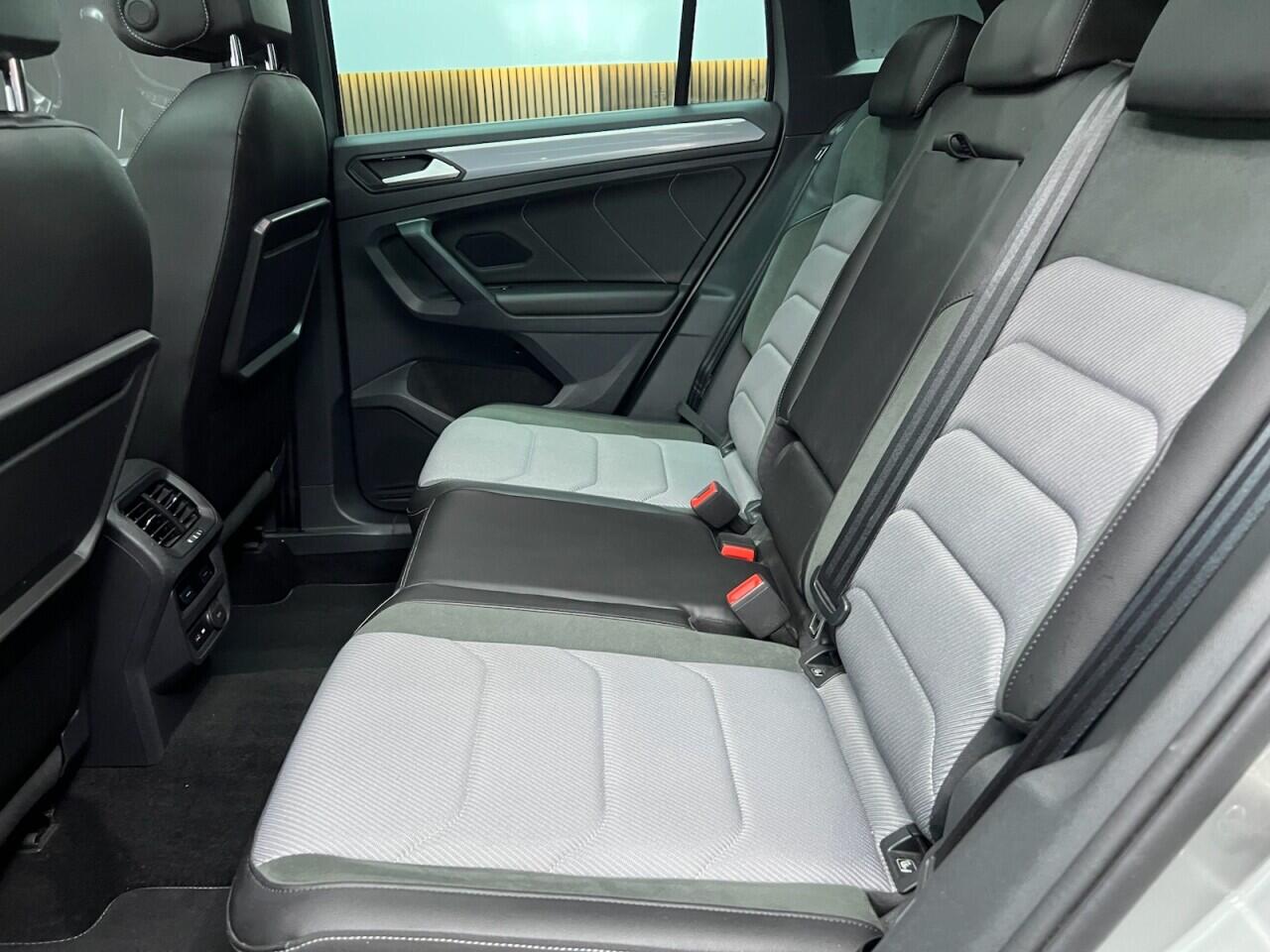 Volkswagen Tiguan view 45
