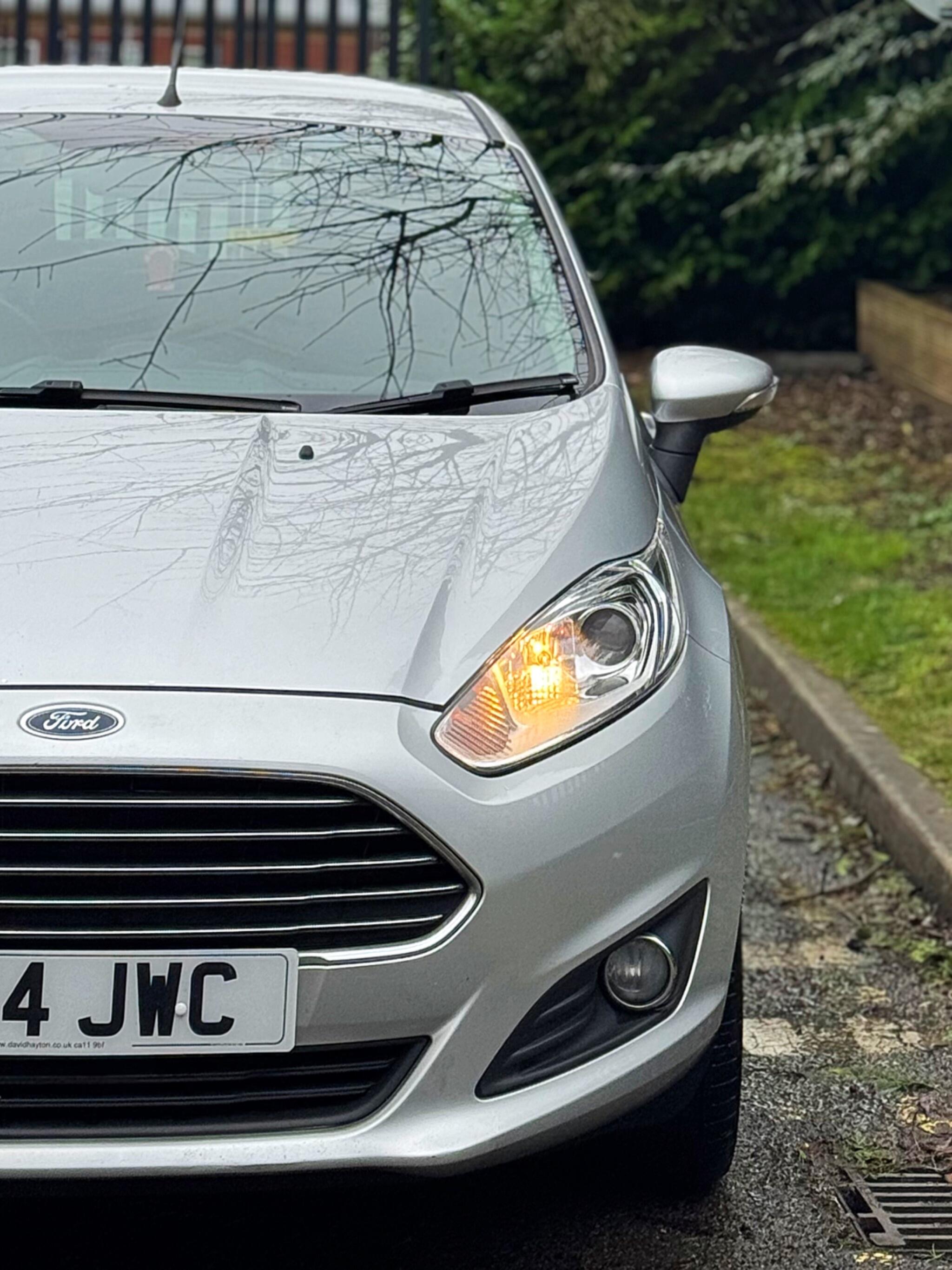 2014 Ford Fiesta 1.5 TDCi Zetec Euro 5 5dr image 14
