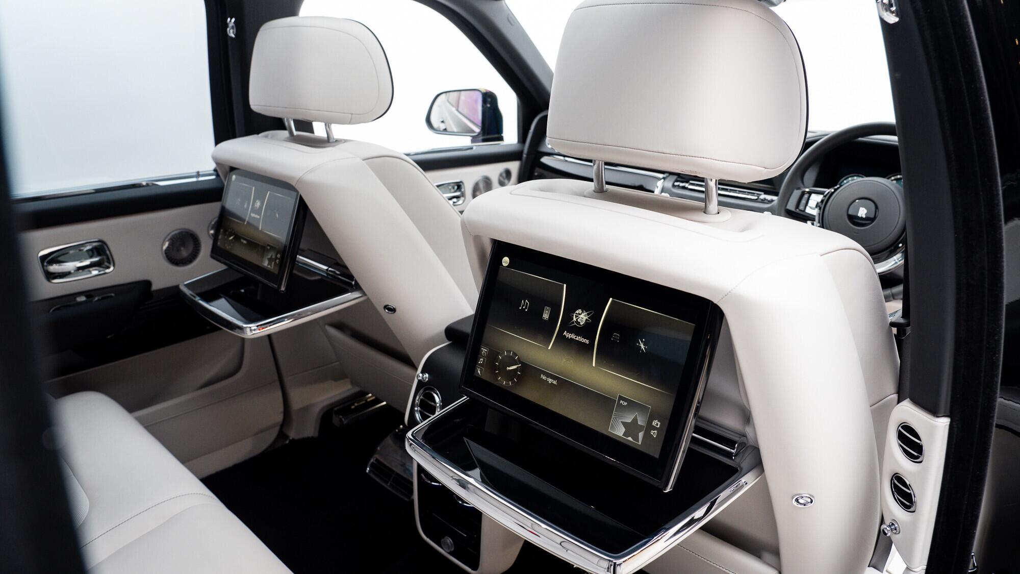 Rolls-Royce Cullinan view 8