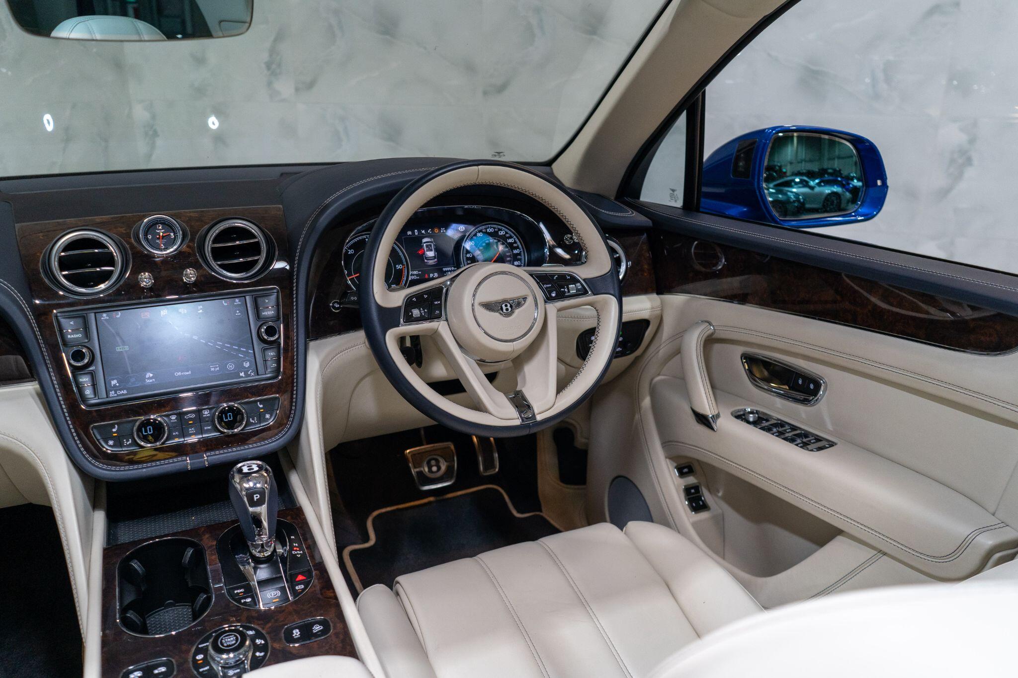 Bentley Bentayga view 11