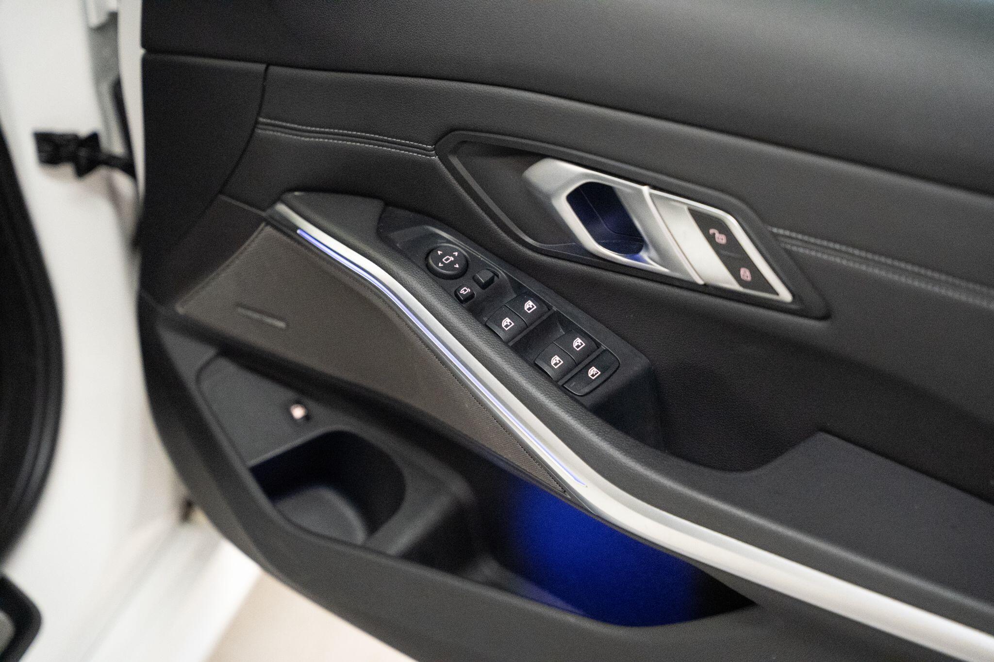 BMW 3 Series view 32