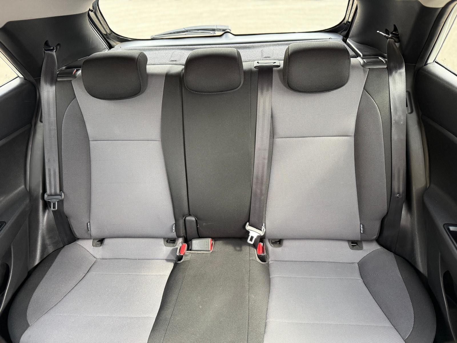 Hyundai i20 view 32