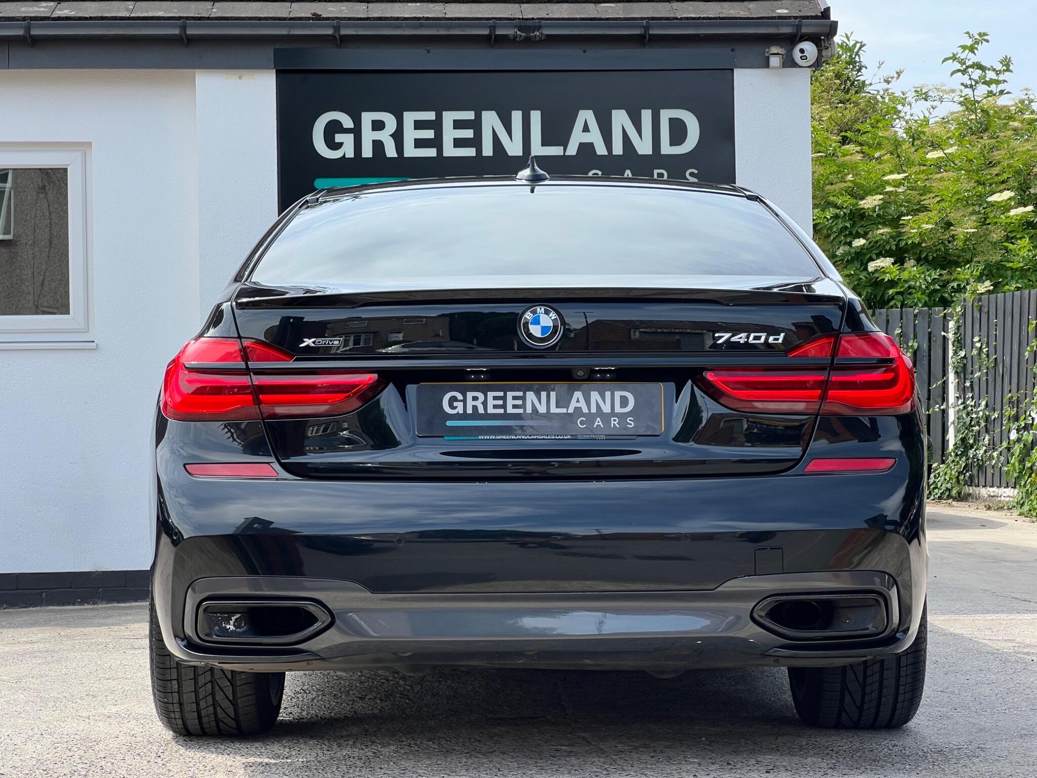 BMW 7 Series view 24