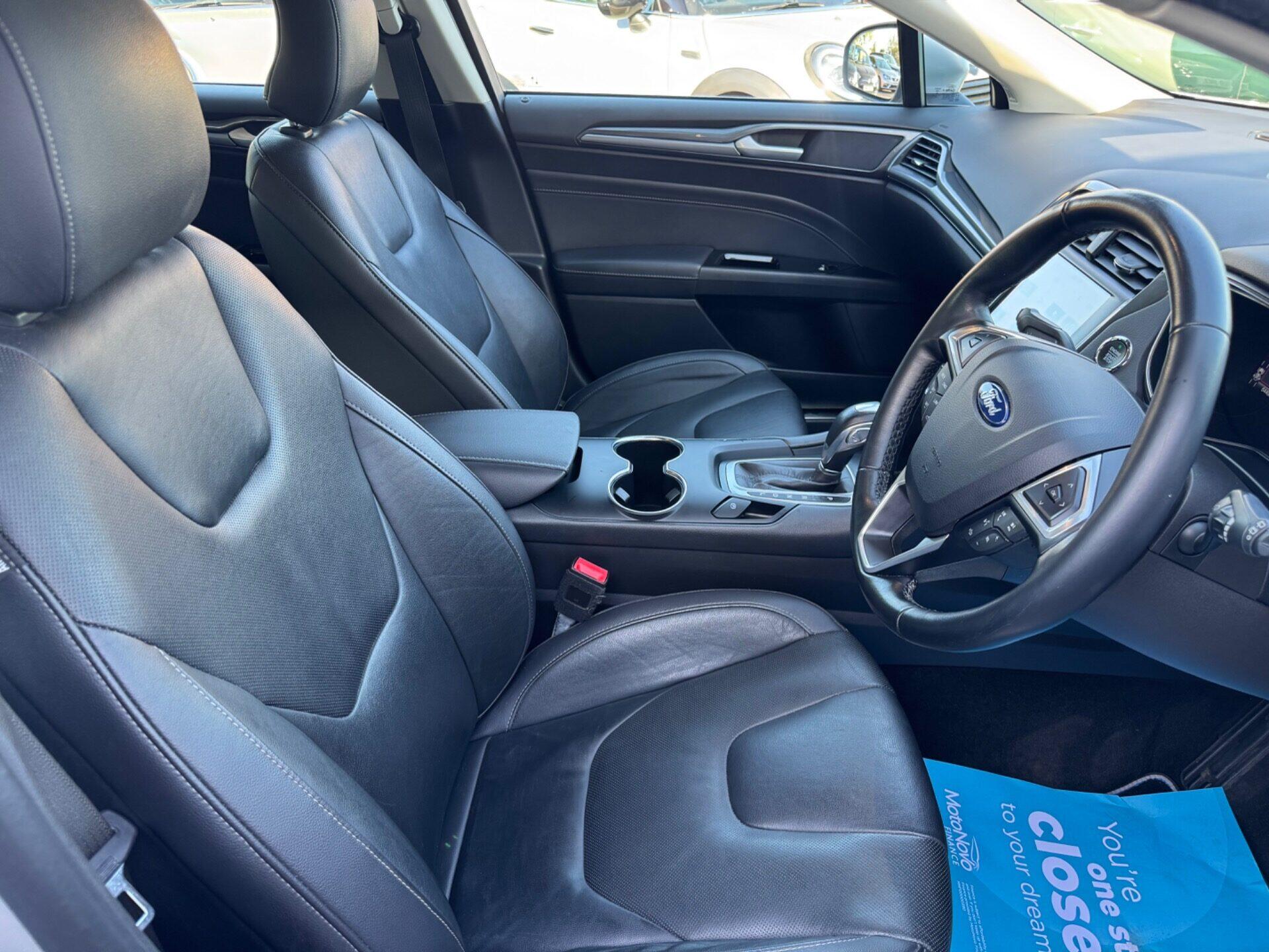 Ford Mondeo view 27