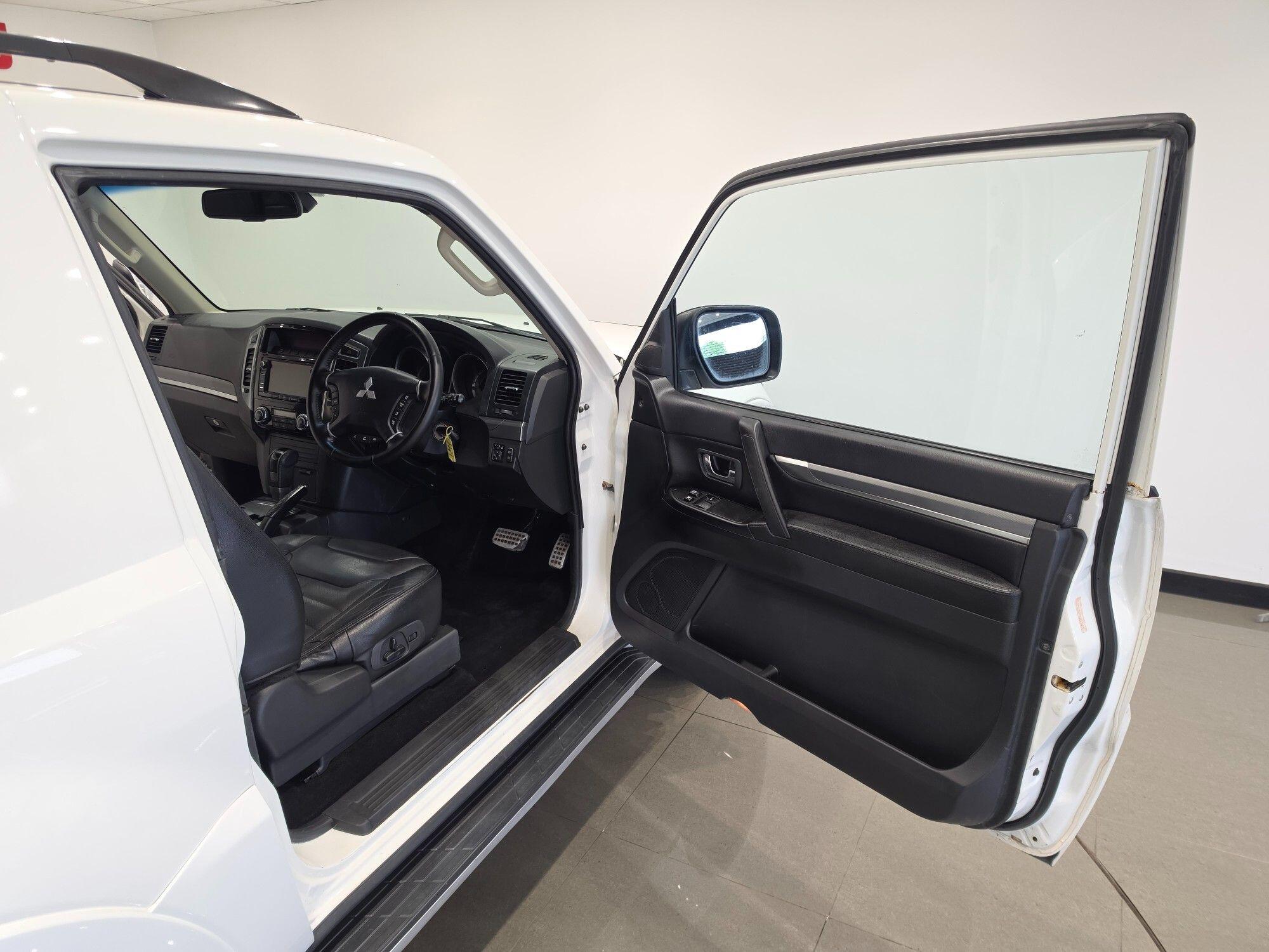Mitsubishi Shogun view 57