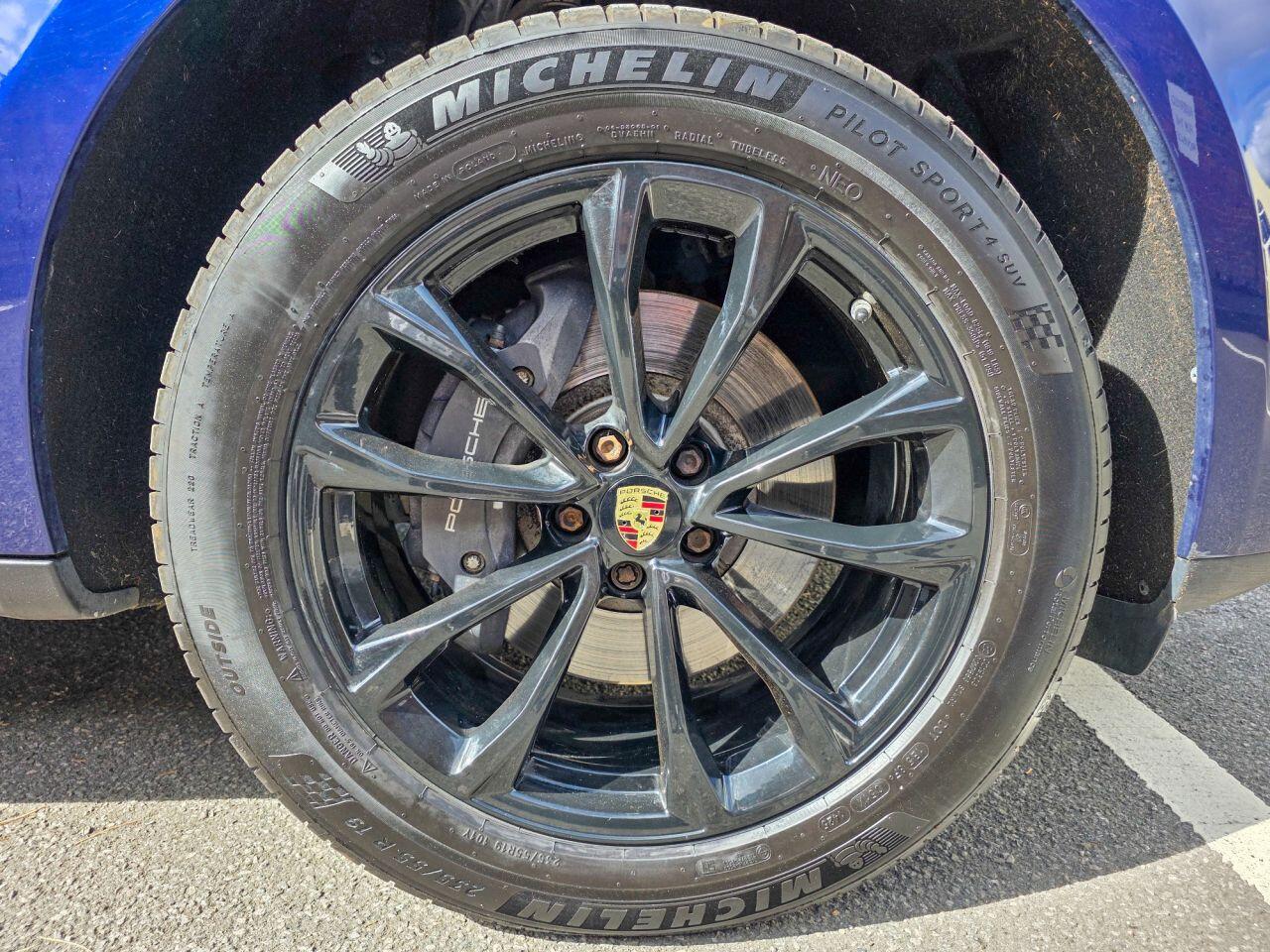 Porsche Macan view 16