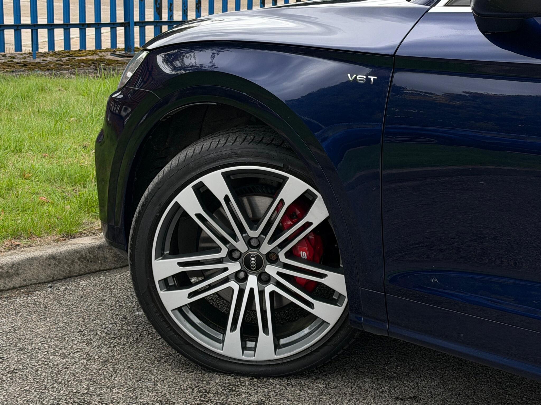 Audi SQ5 view 23