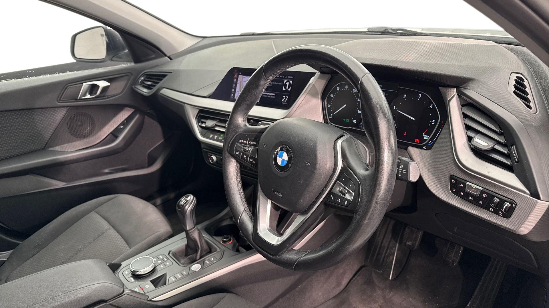 BMW 1 Series view 6