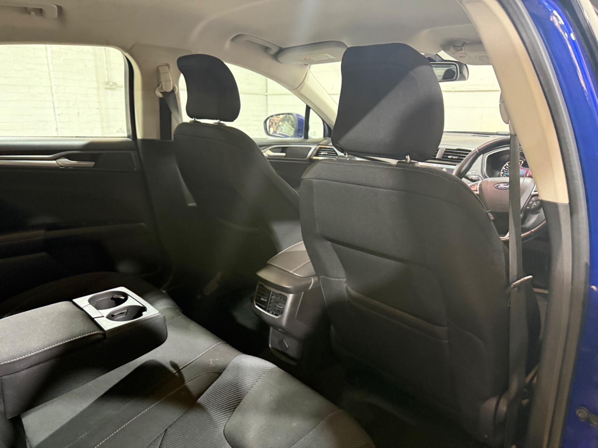 Ford Mondeo view 38