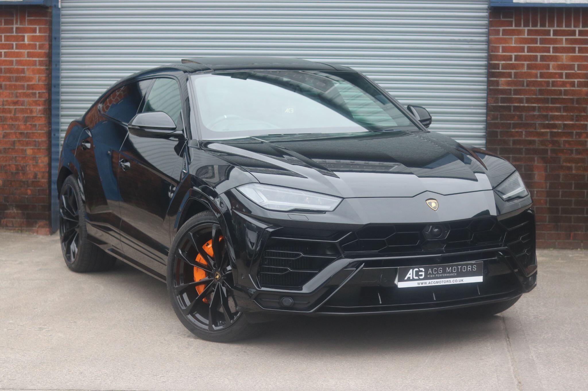 Lamborghini Urus view 5