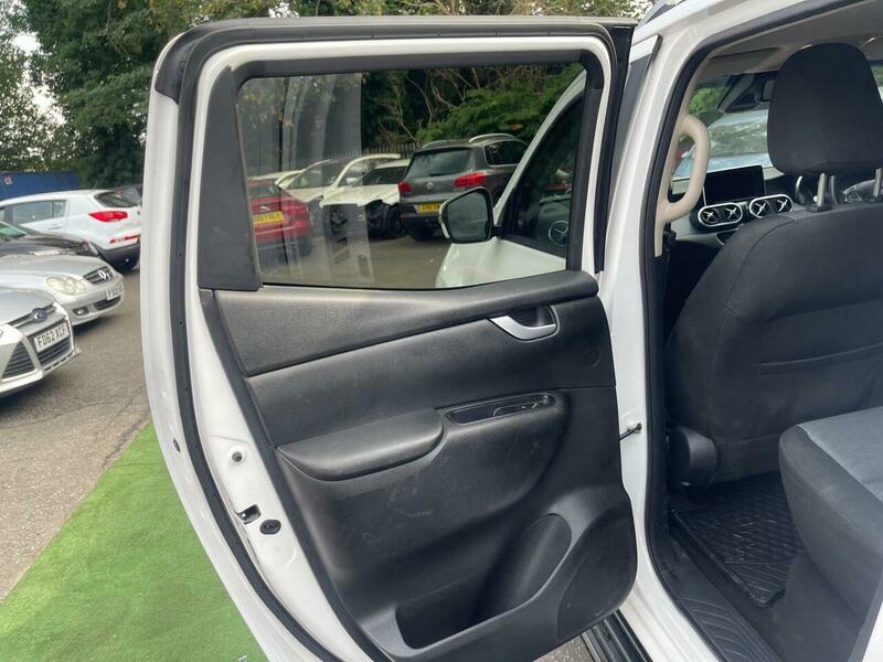 2019 Mercedes-Benz X Class 2.3 CDI Progressive Auto 4MATIC Euro 6 4dr • 72,145 miles image 30