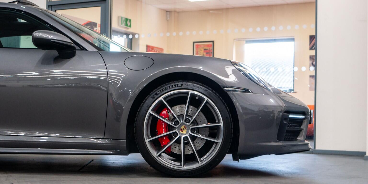 Porsche 911 view 11