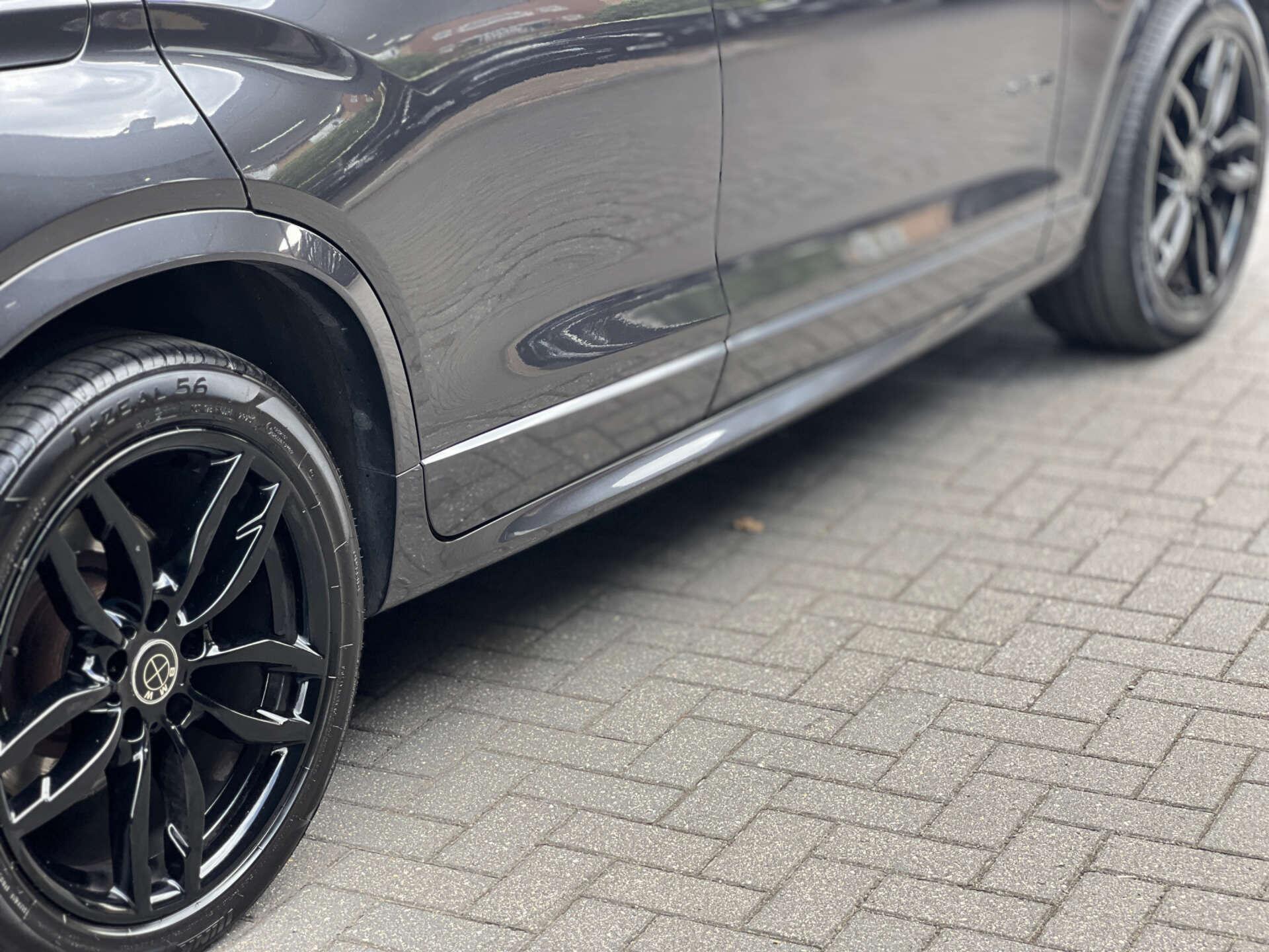 BMW X4 view 5