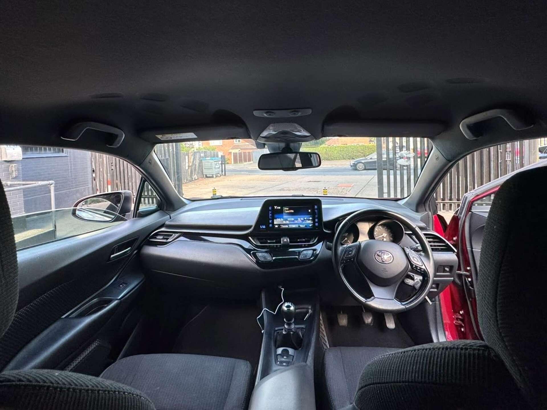 Toyota C-HR view 4