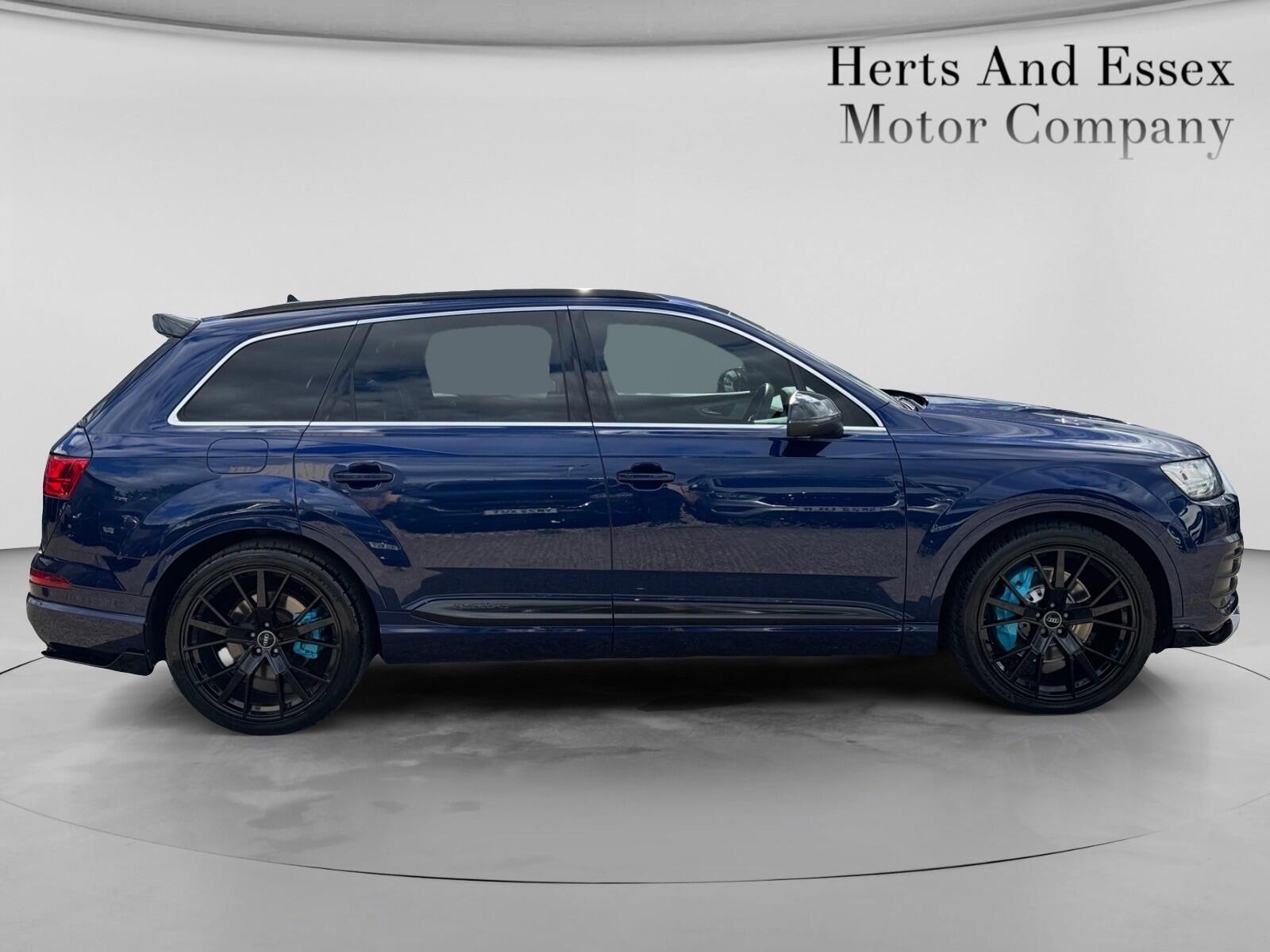 Audi Q7 view 7