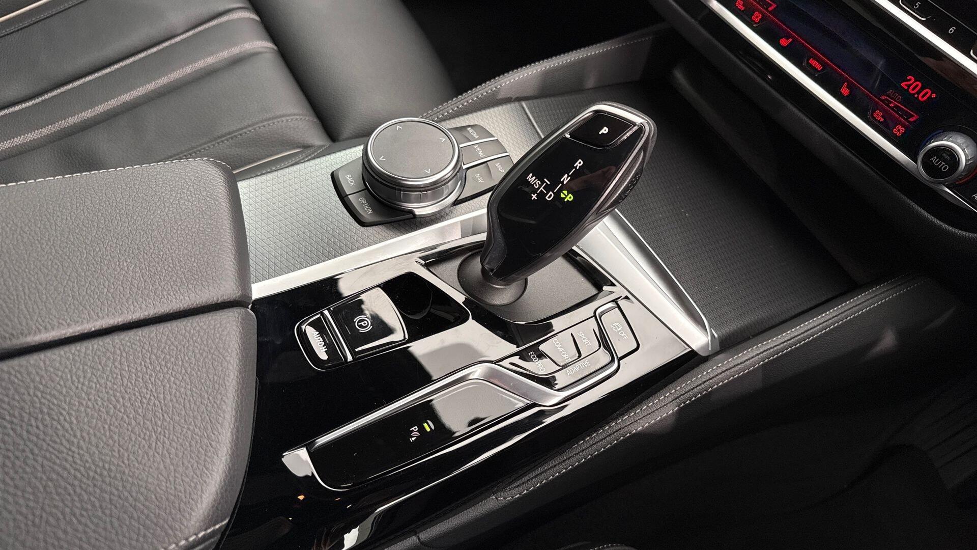 BMW 5 Series view 10