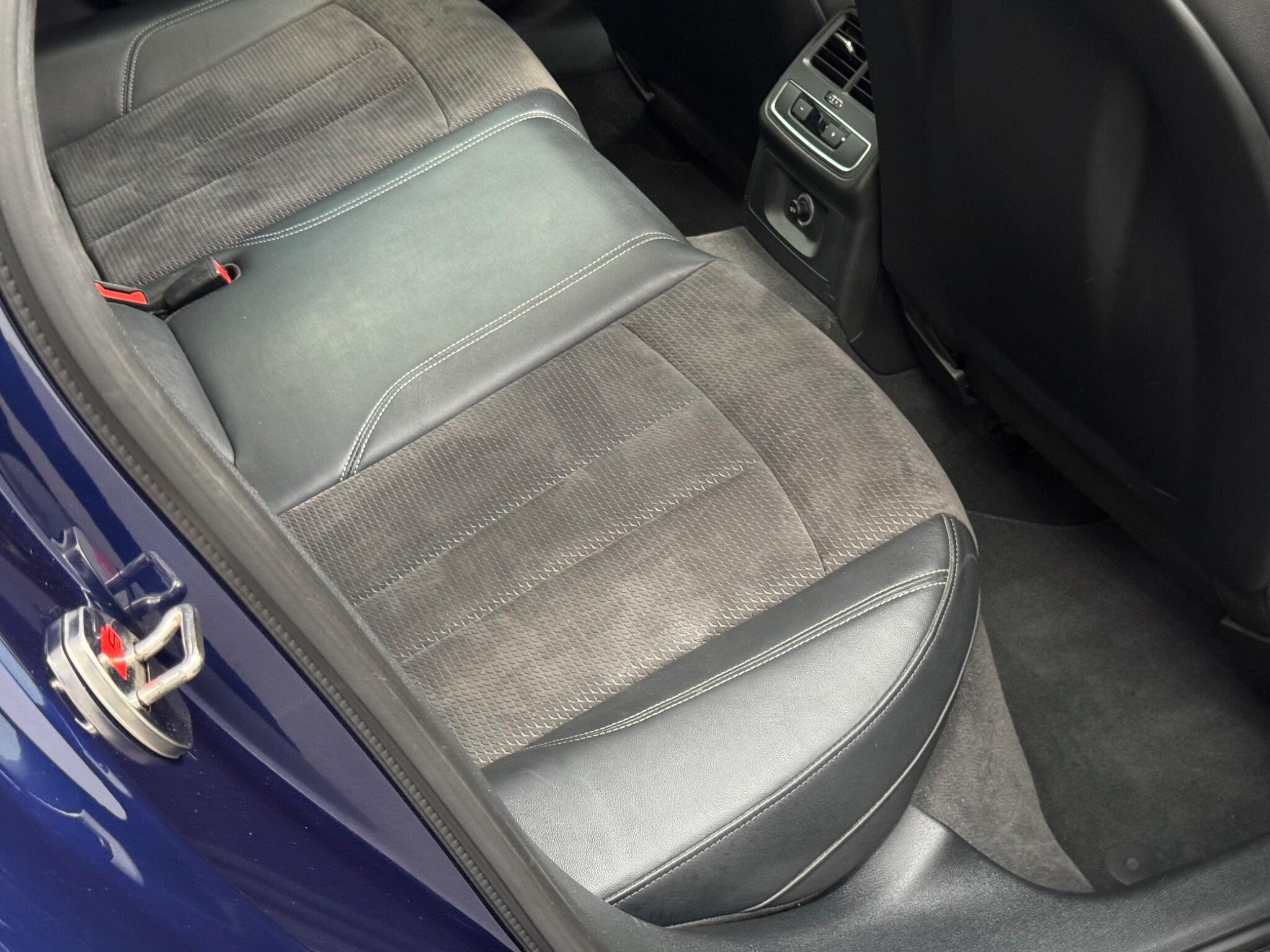 Audi A4 view 52