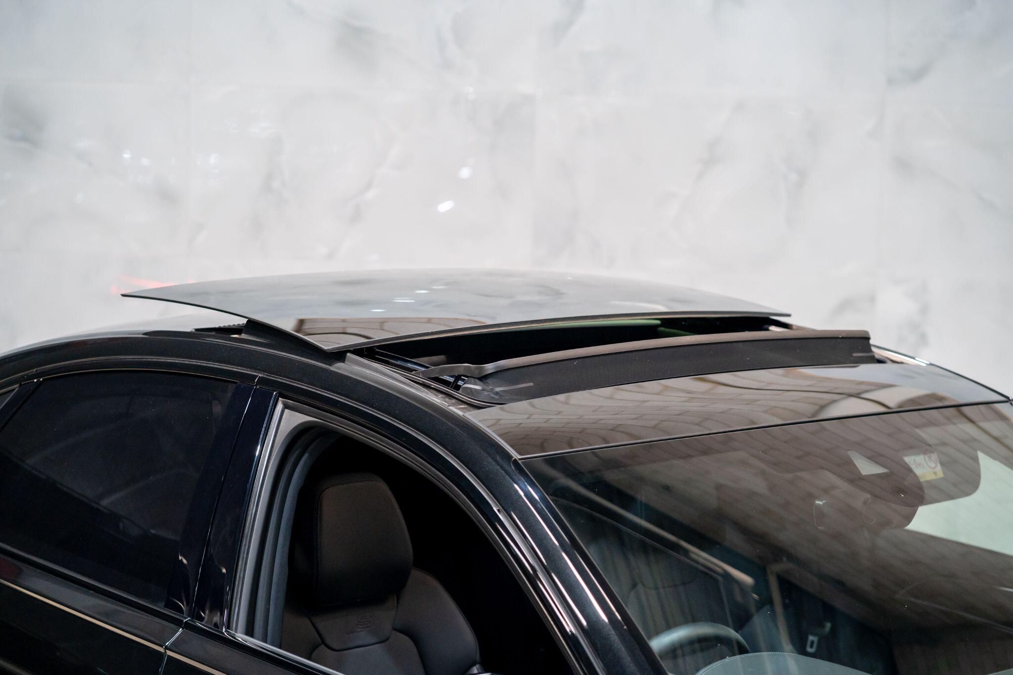Audi S8 view 2