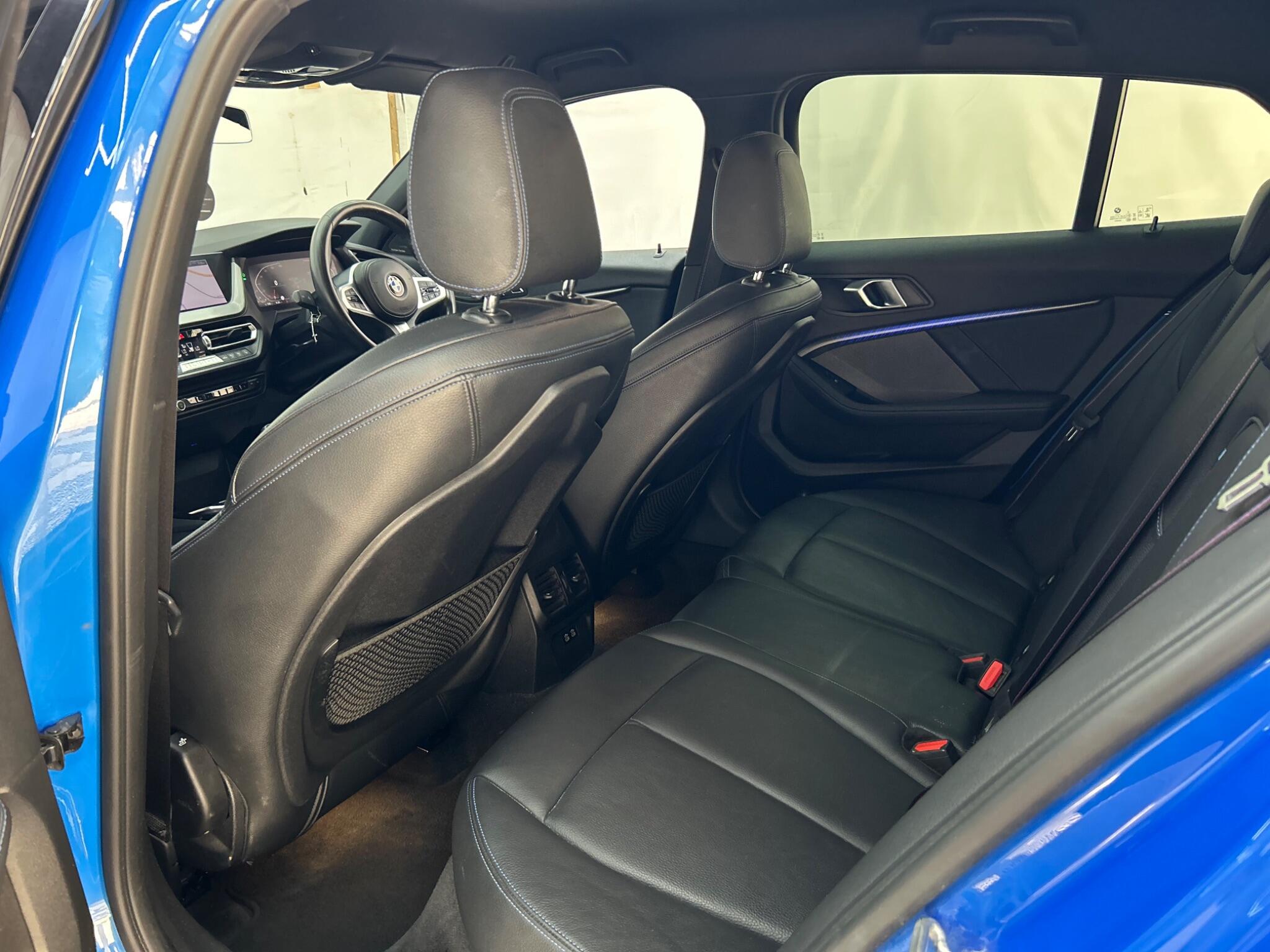 BMW 1 Series view 24