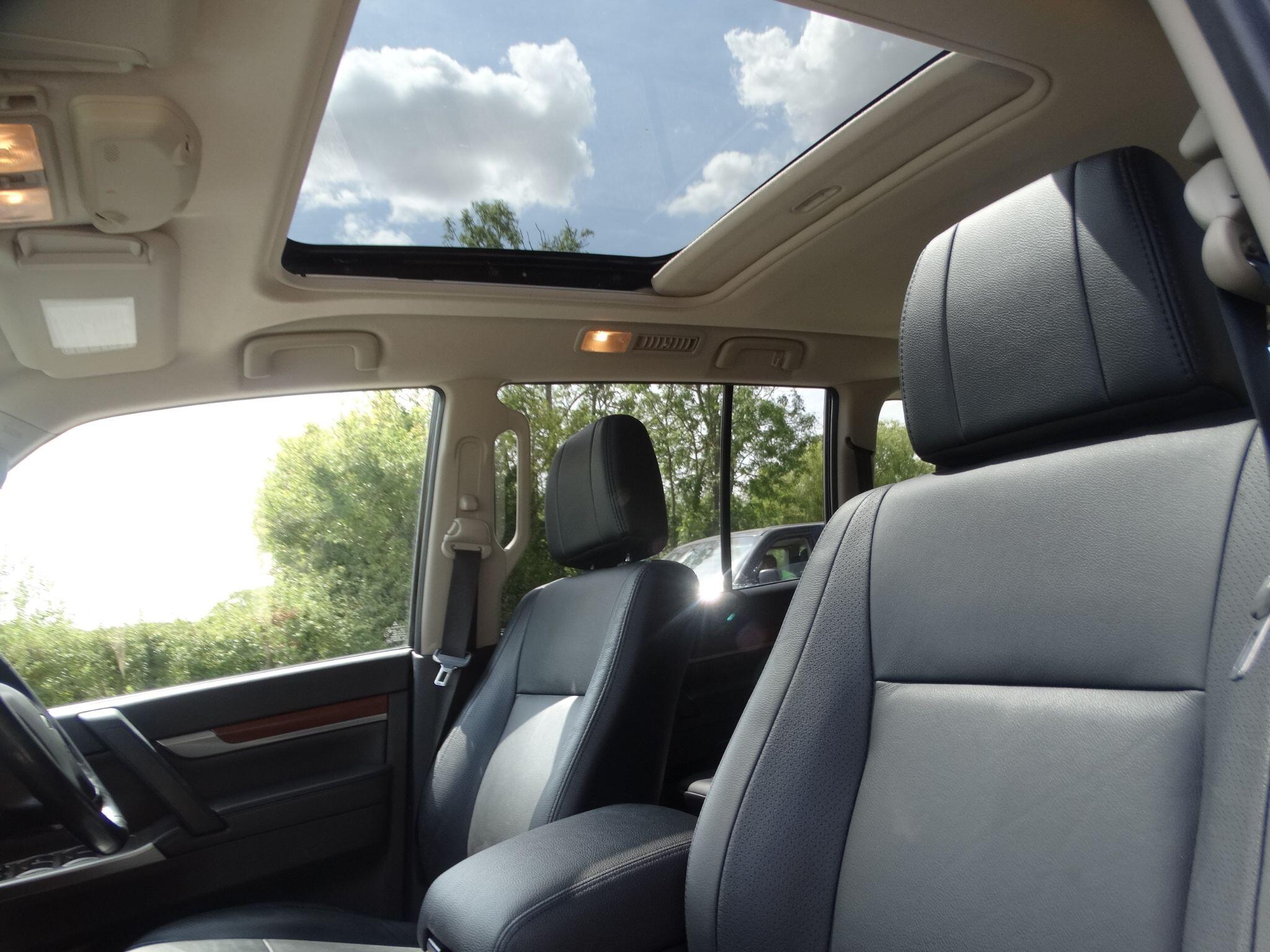 Mitsubishi Shogun view 11