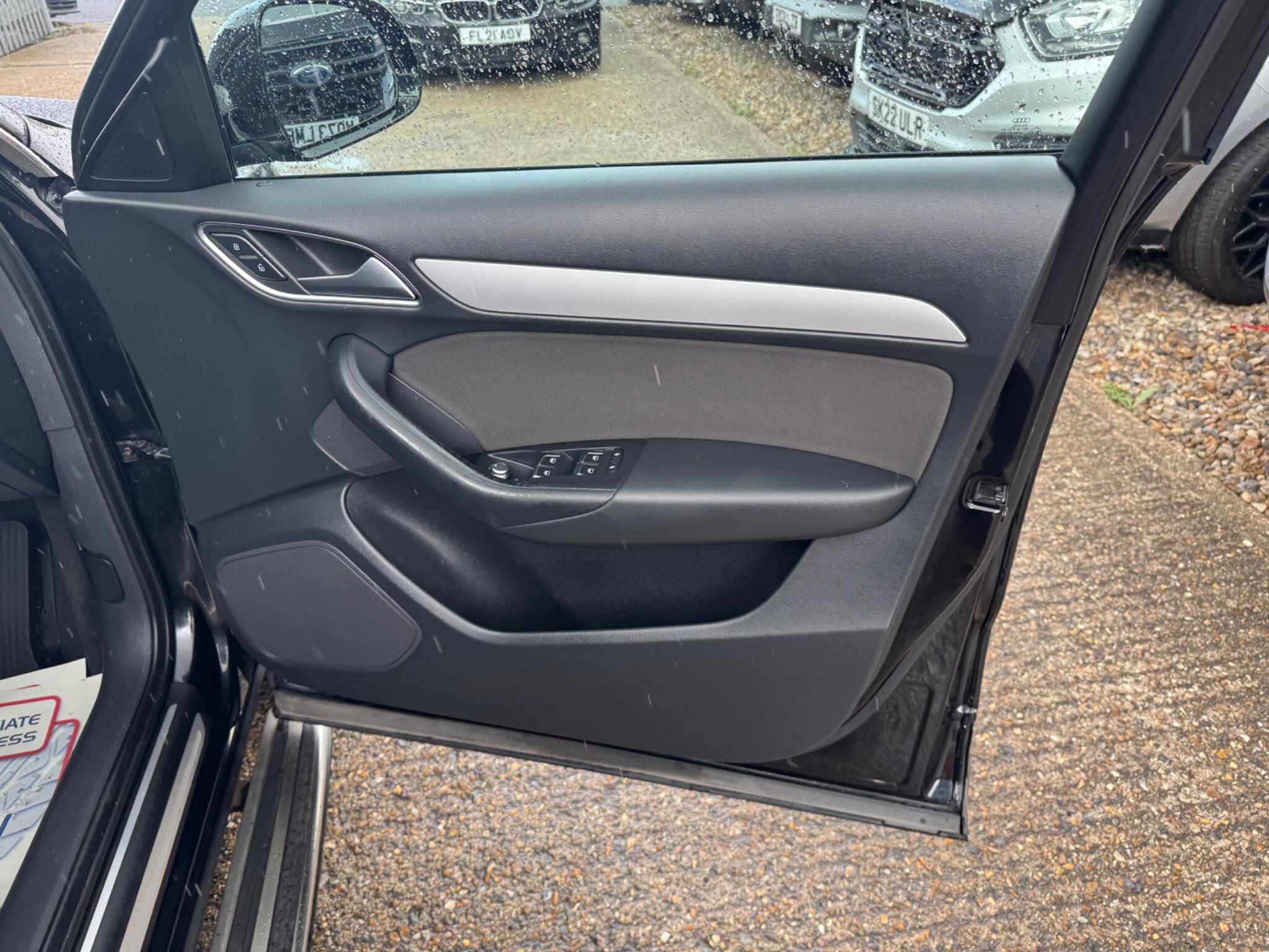 Audi Q3 view 39
