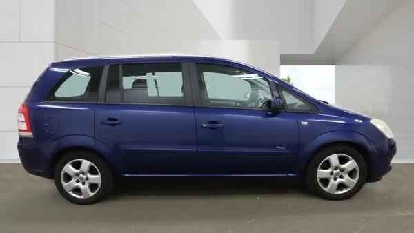 Vauxhall Zafira view 3