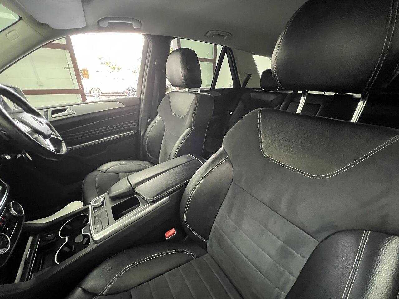 Mercedes-Benz M-Class view 18