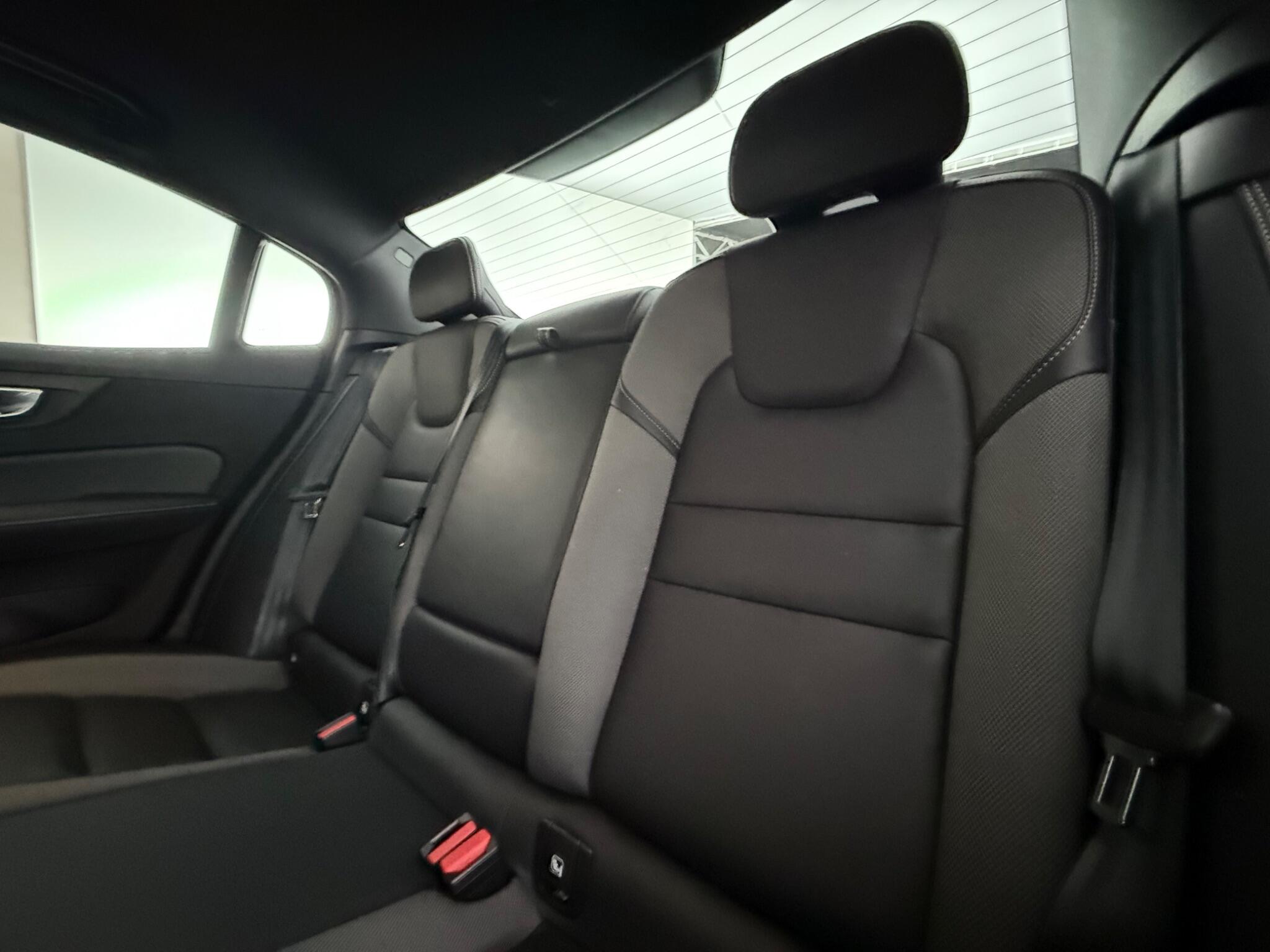 Volvo S60 view 33