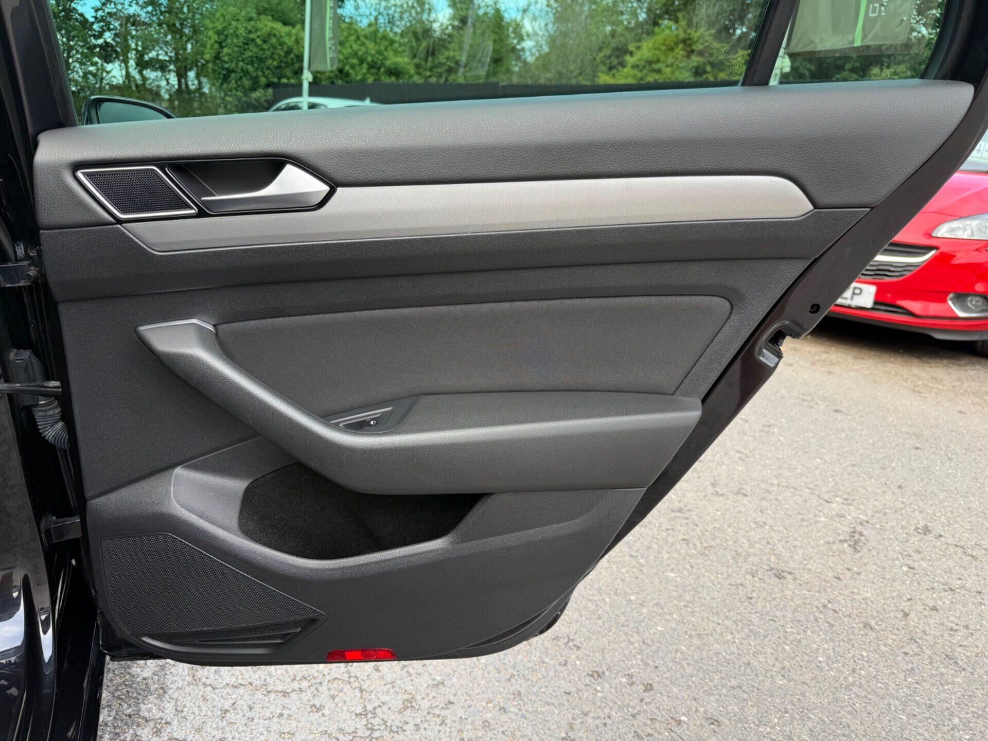 Volkswagen Passat view 33