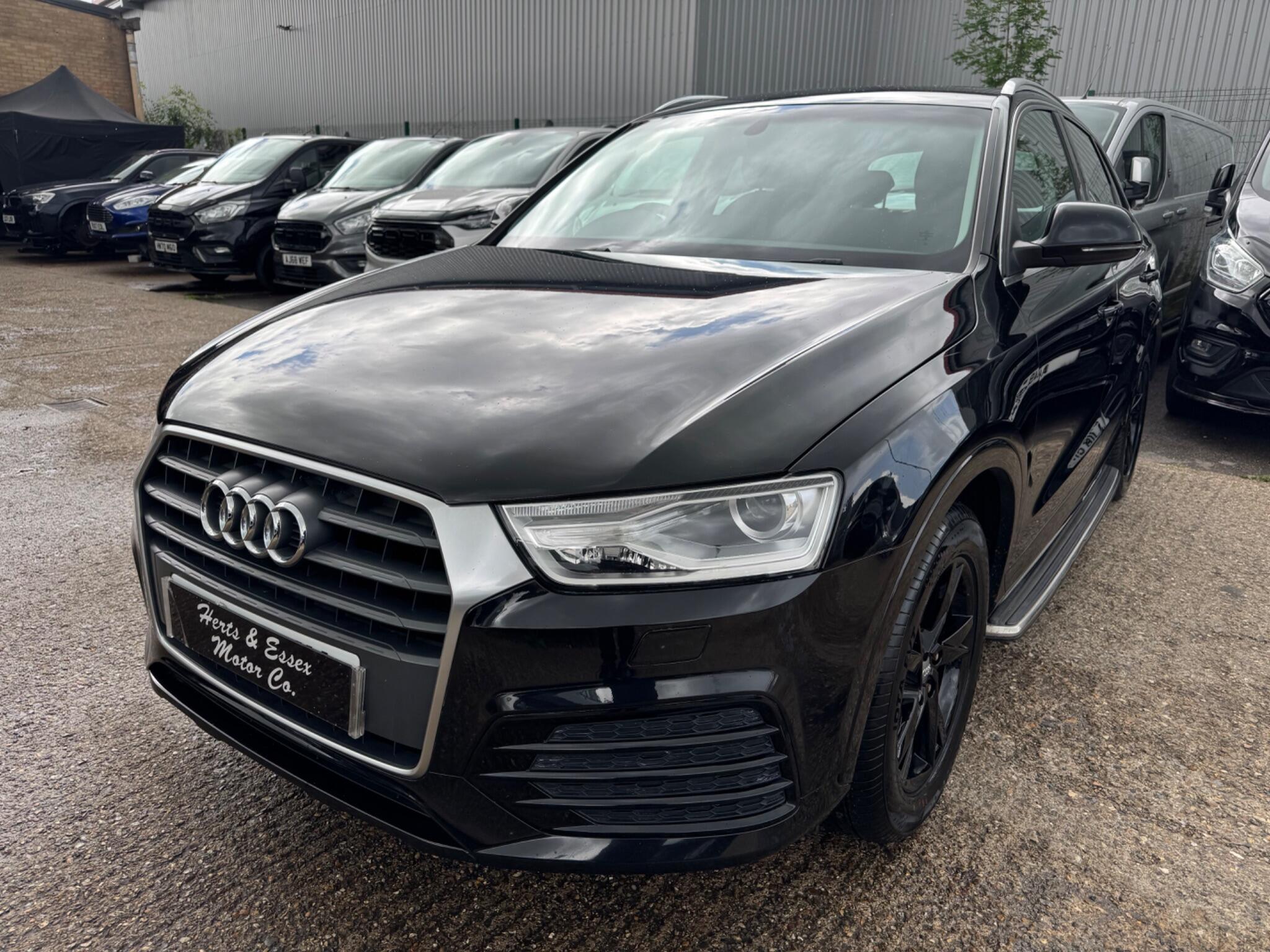 Audi Q3 view 8